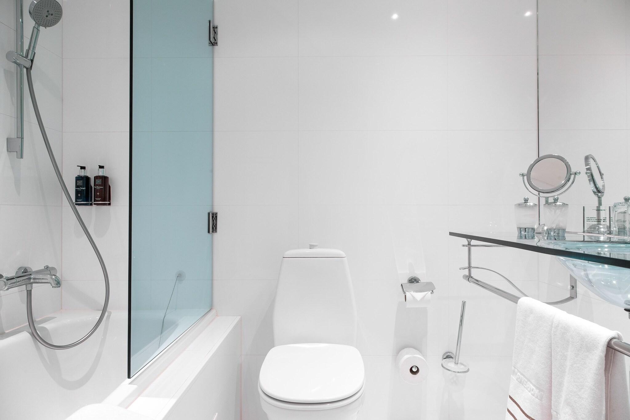 Junior Suite Queen Size Bed