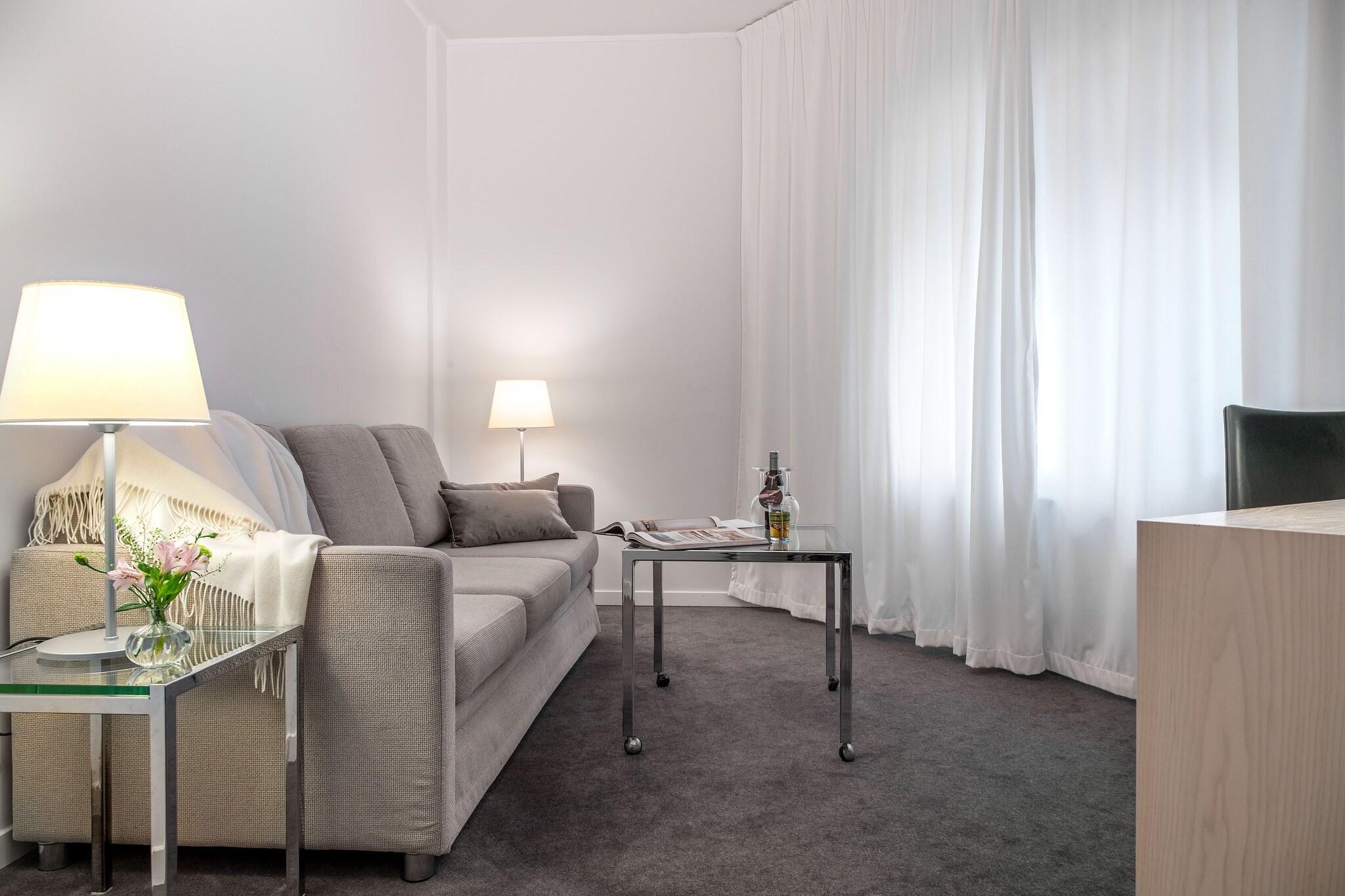 Junior Suite Queen Size Bed