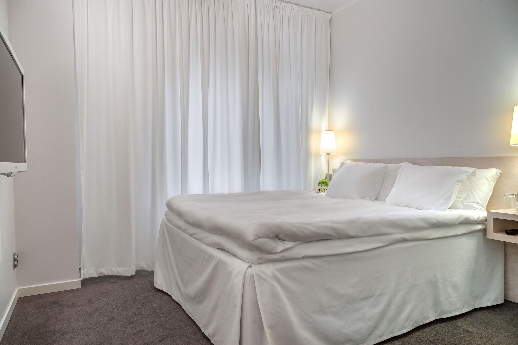 Junior Suite Queen Size Bed