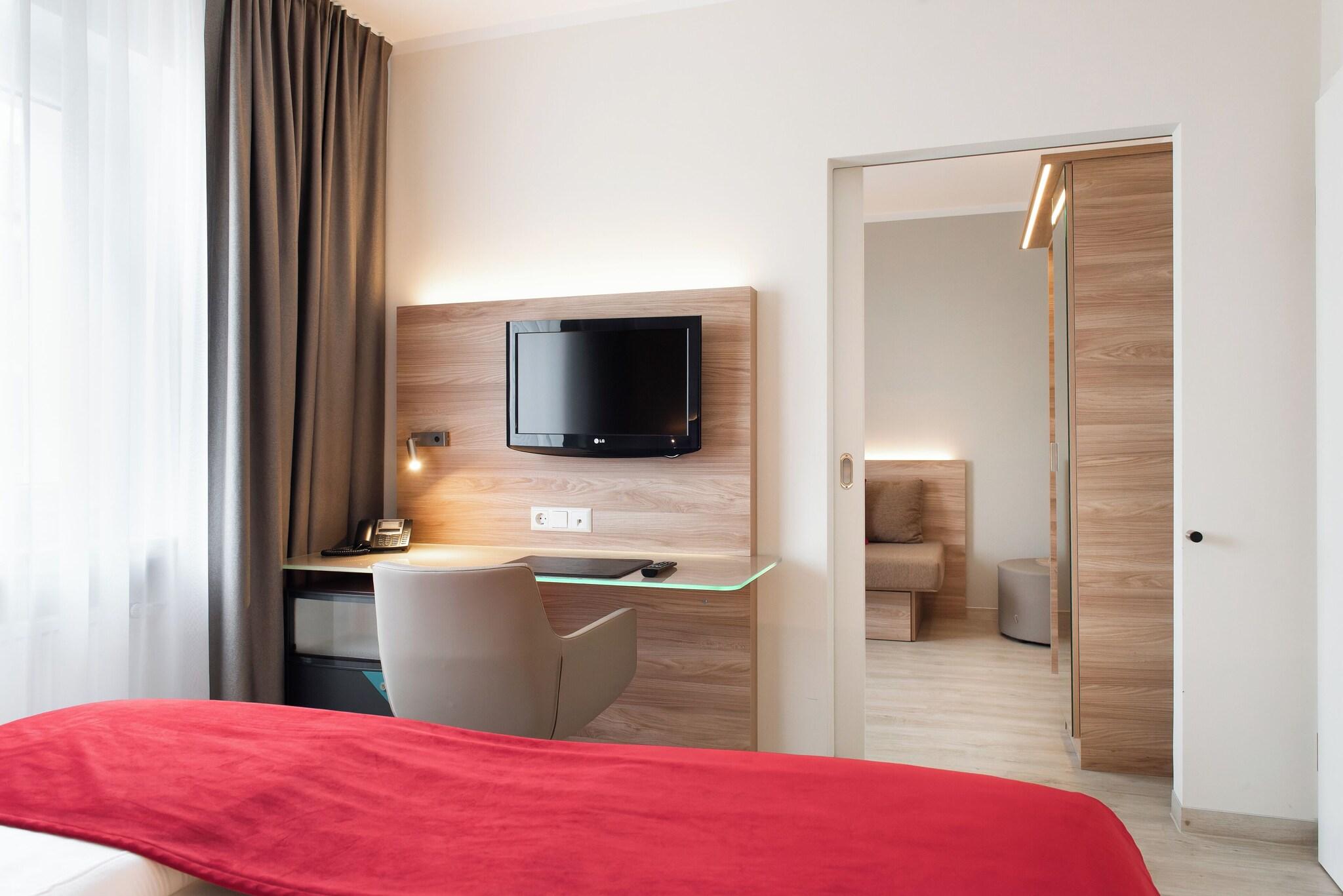 Junior Suite Queen Size Bed