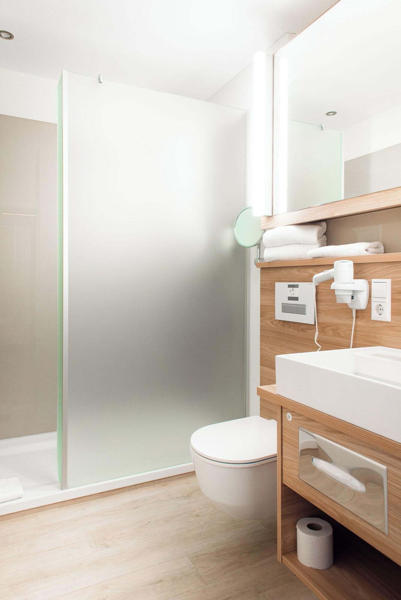 Junior Suite Queen Size Bed