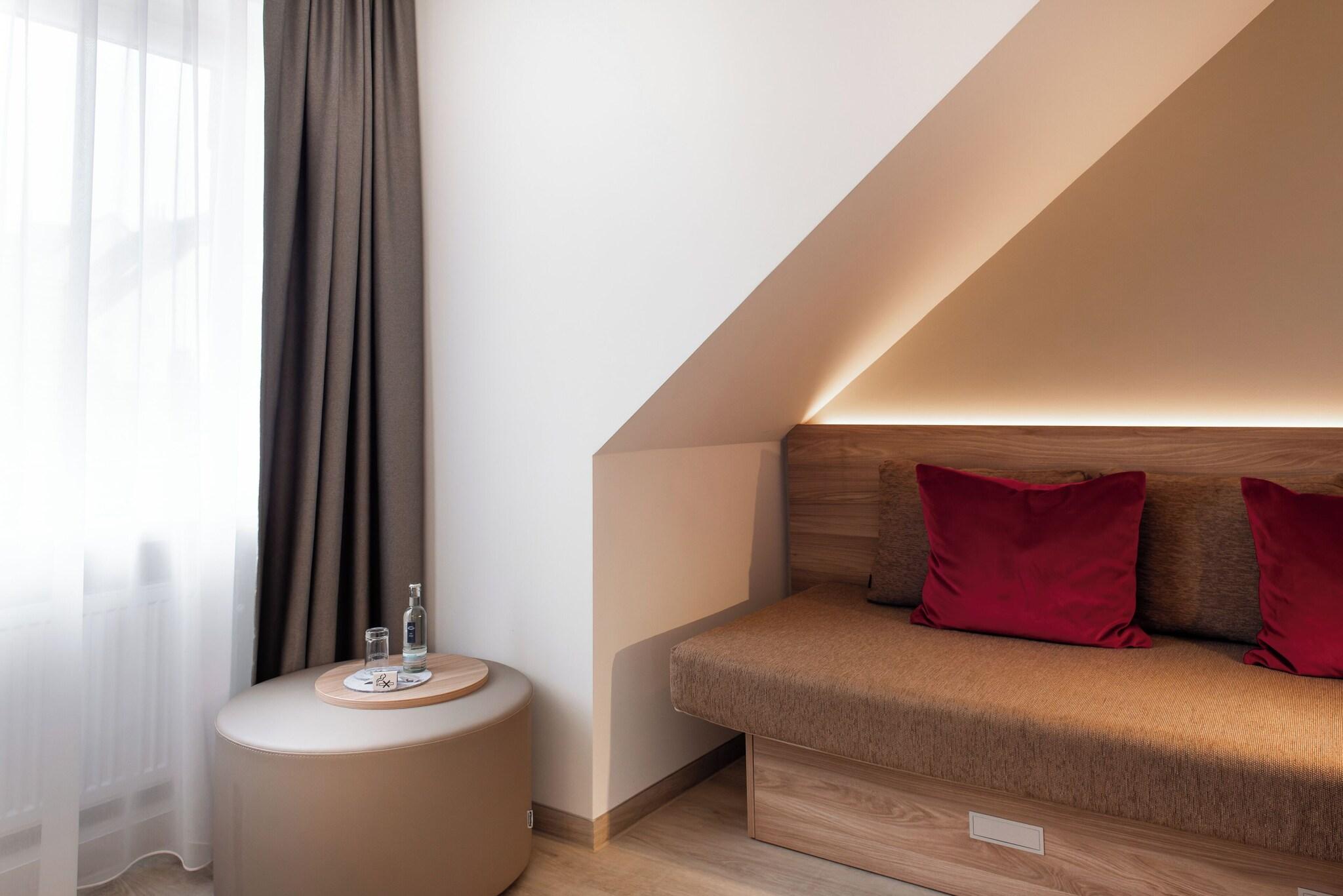 Junior Suite Queen Size Bed