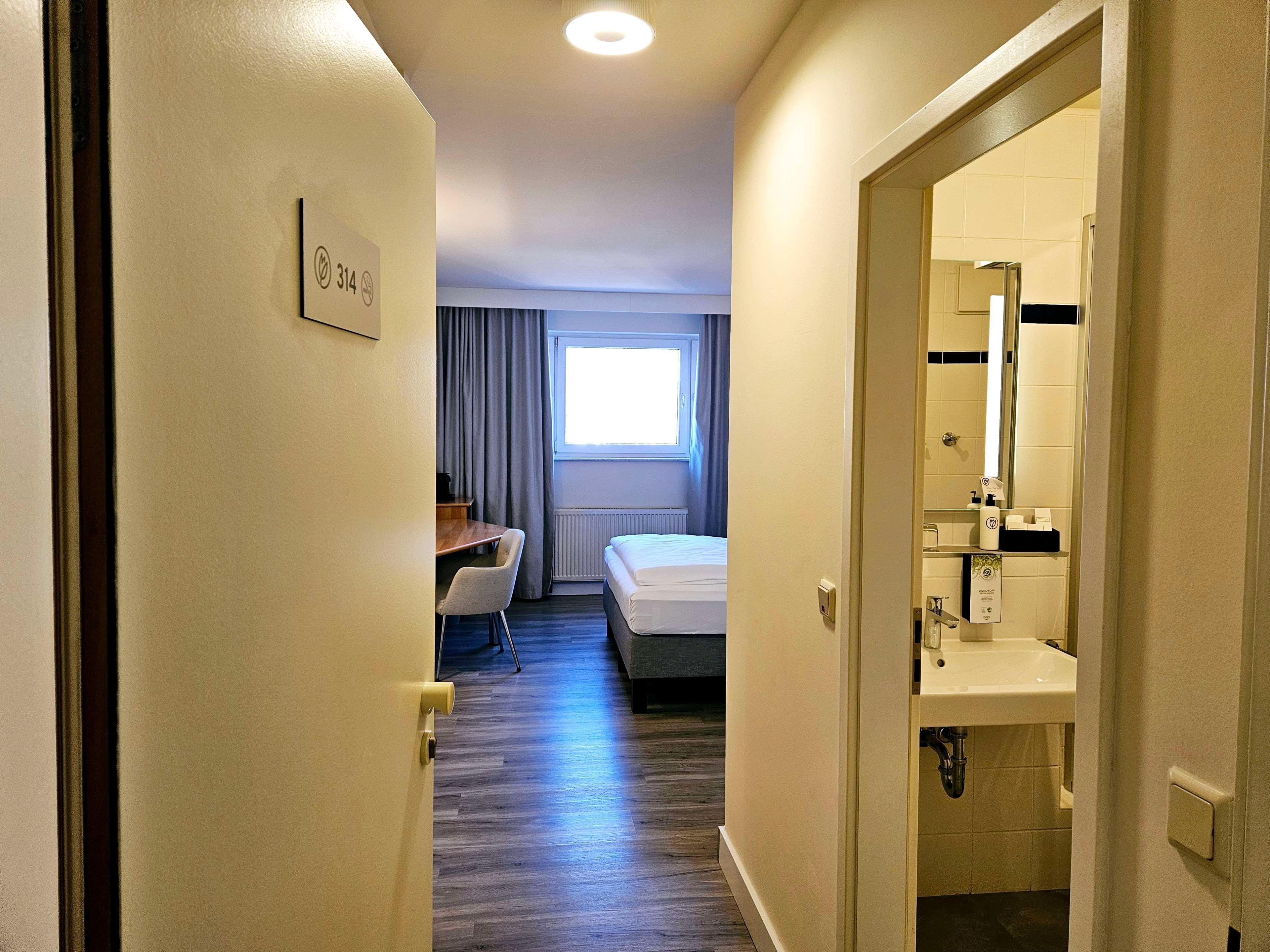 Double Deluxe King Bed