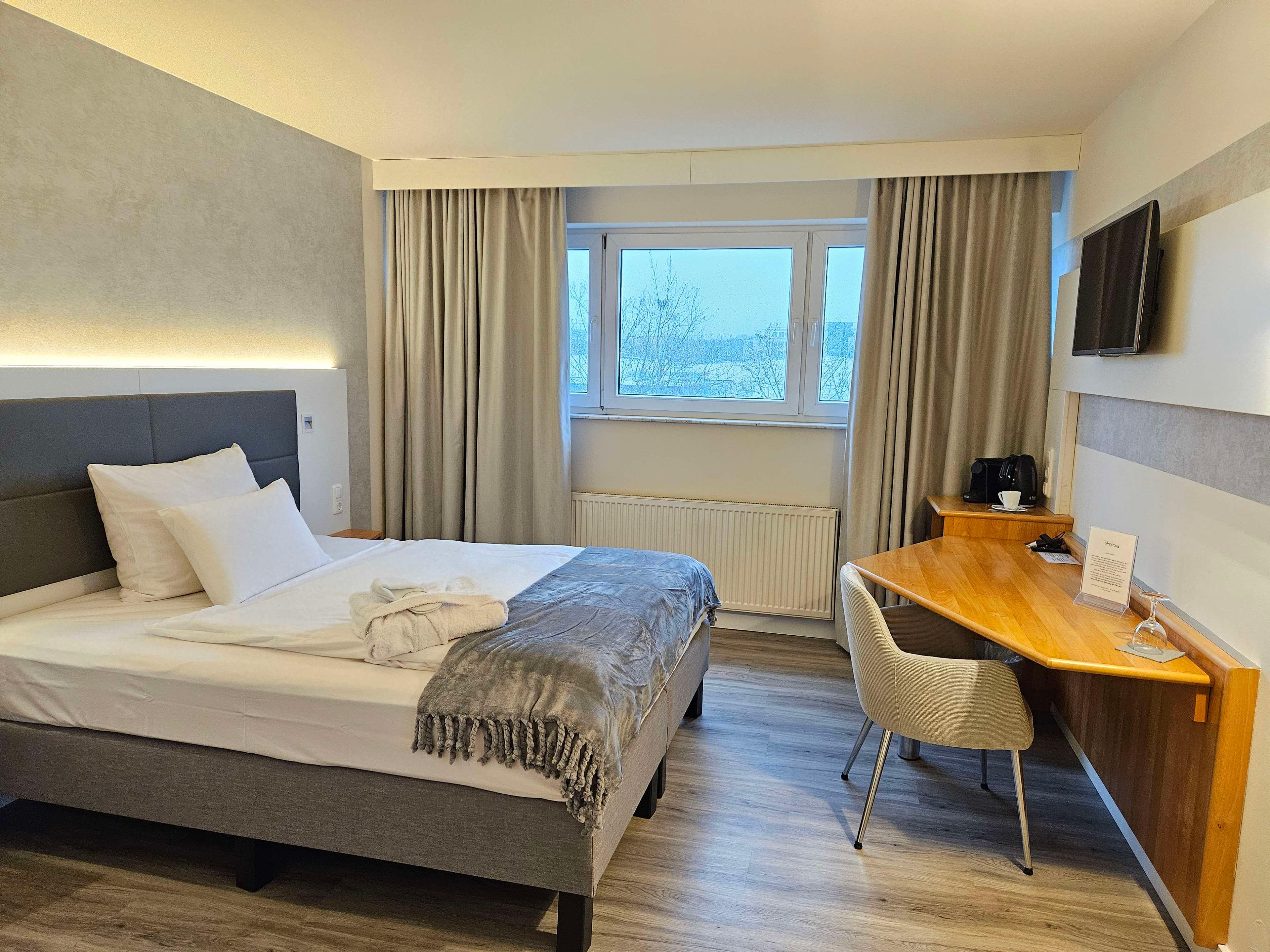 Double Deluxe King Bed