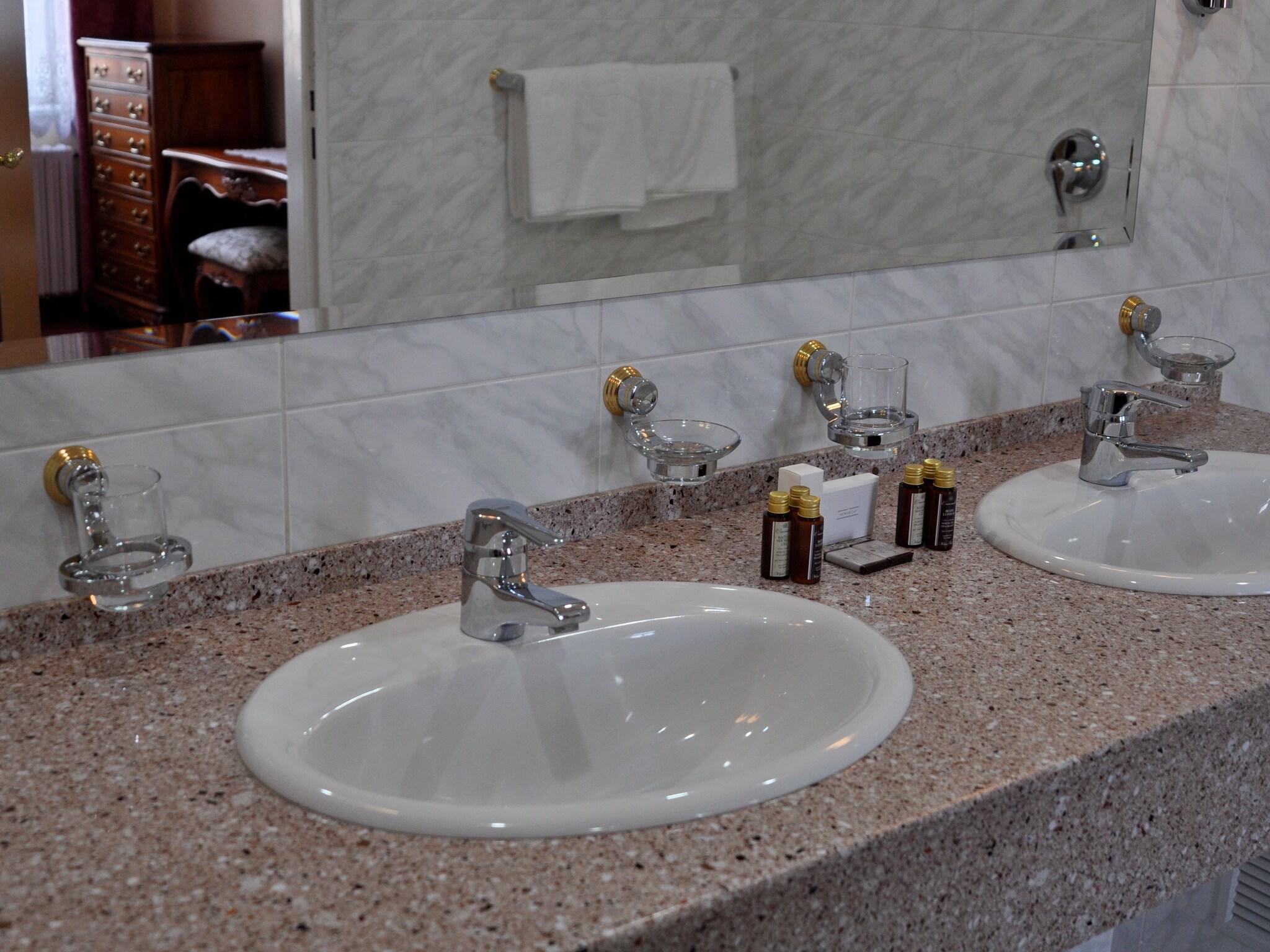 Suite Queen Size Bed