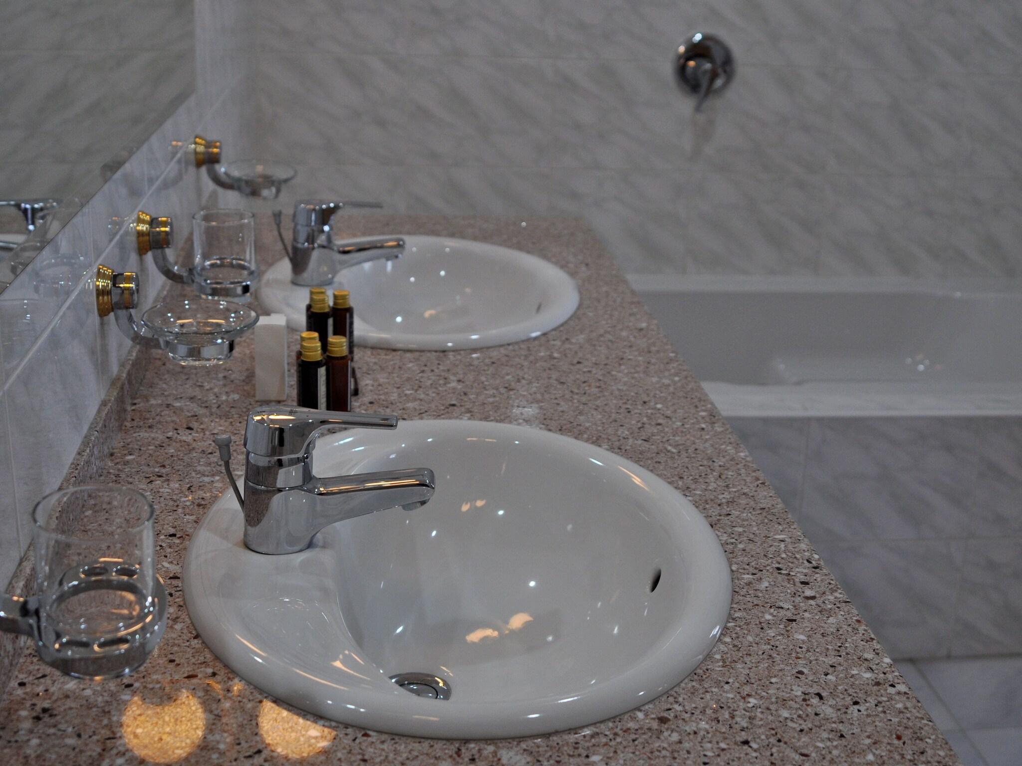 Suite Queen Size Bed