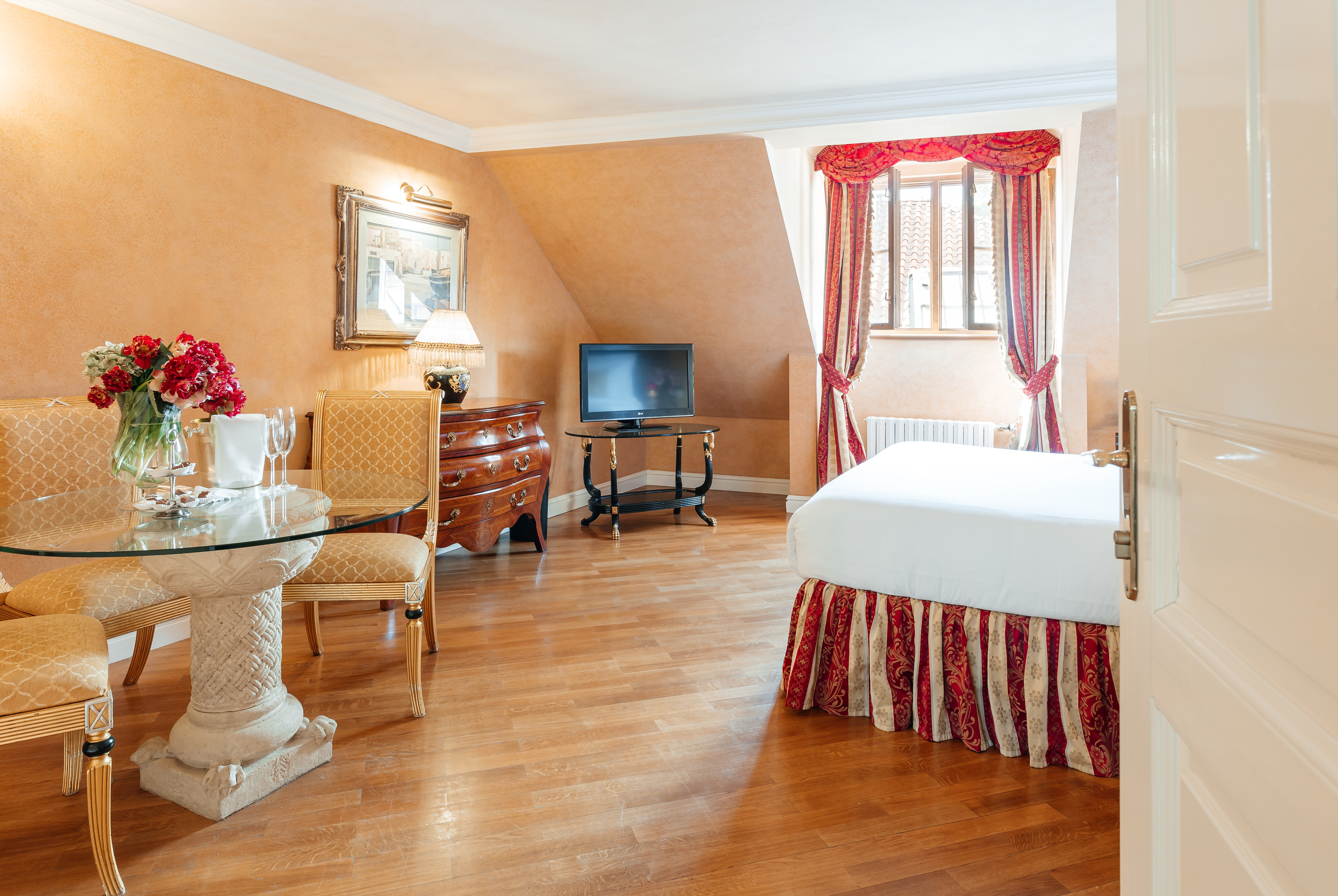 Family Room Capacity 4