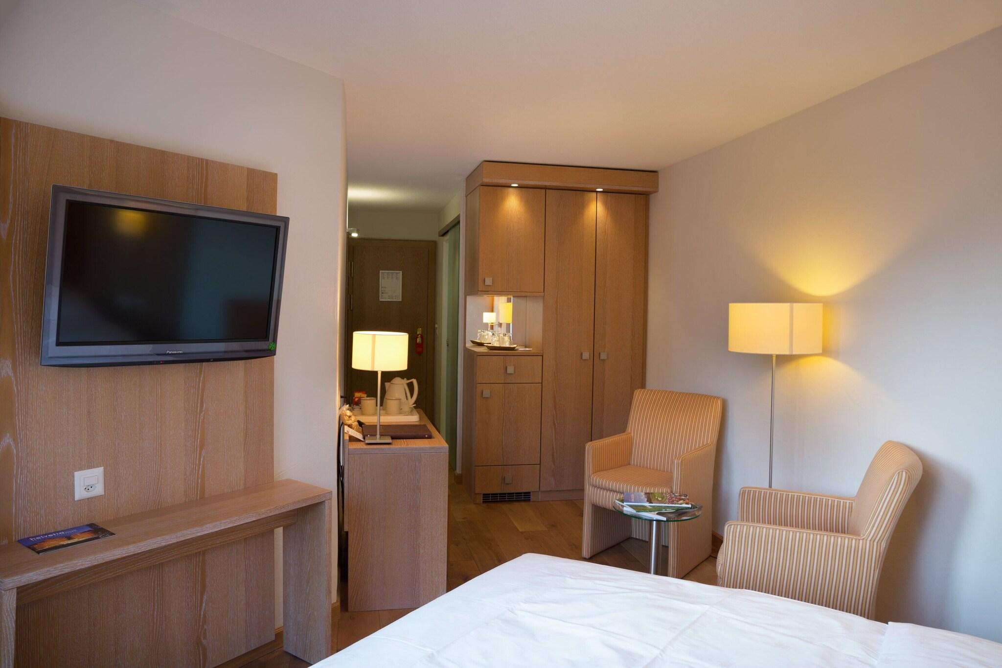 Double Queen Size Bed