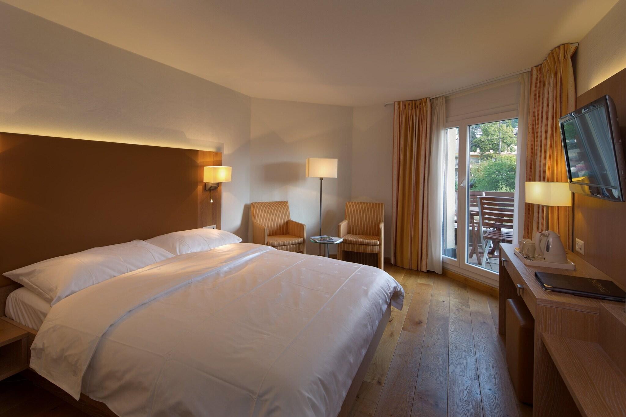 Double Queen Size Bed