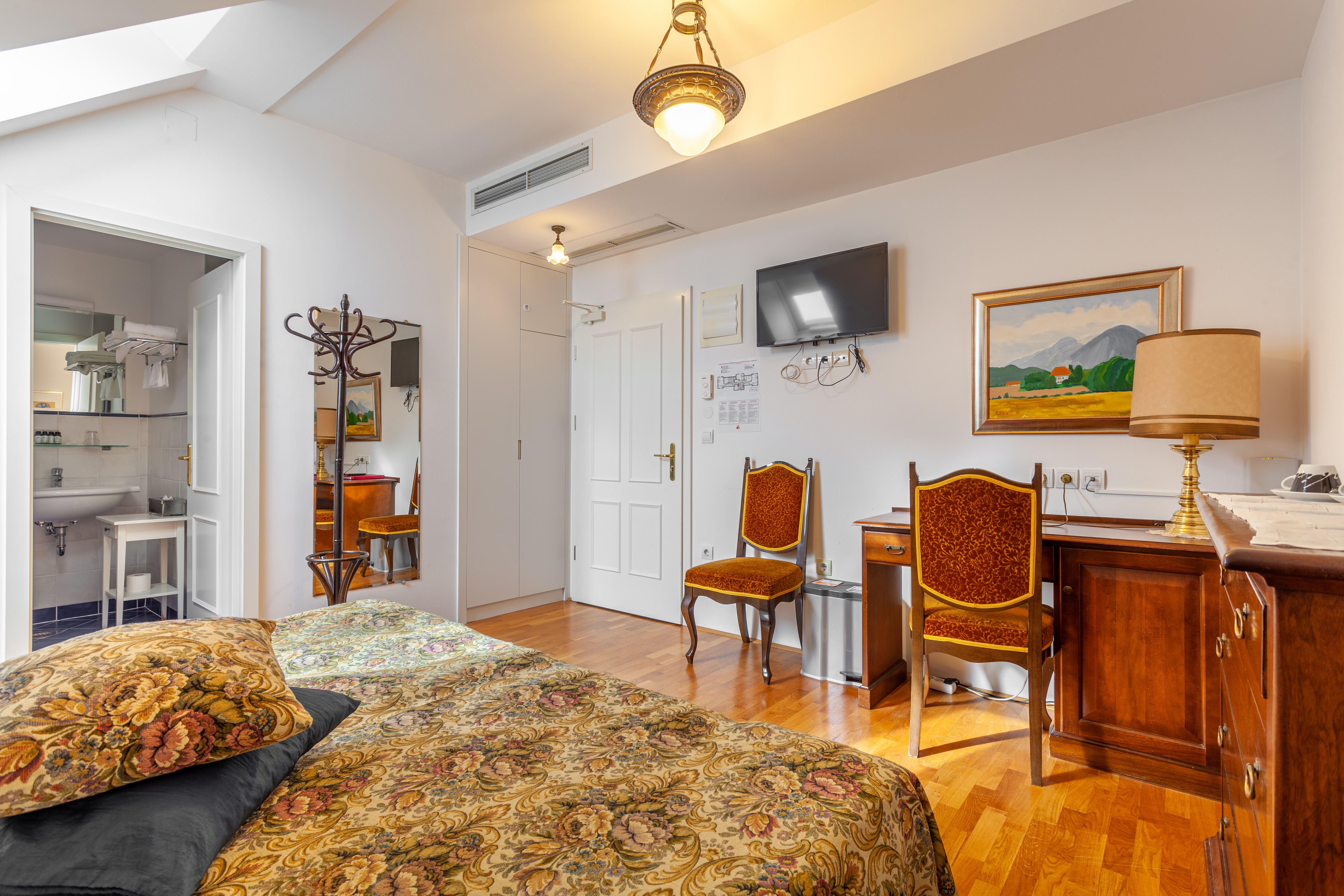 Double or Twin Standard