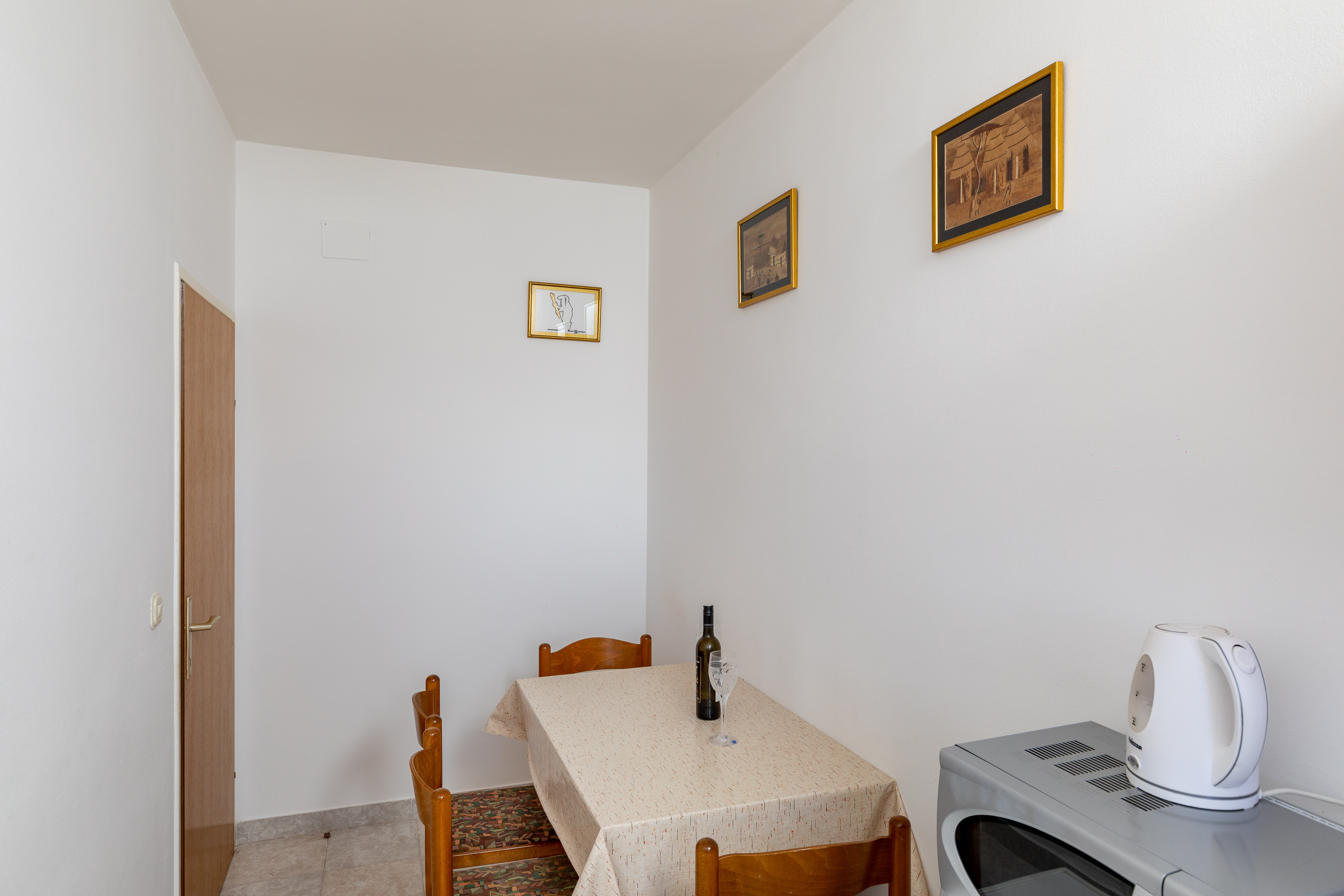 Family Room Capacity 4