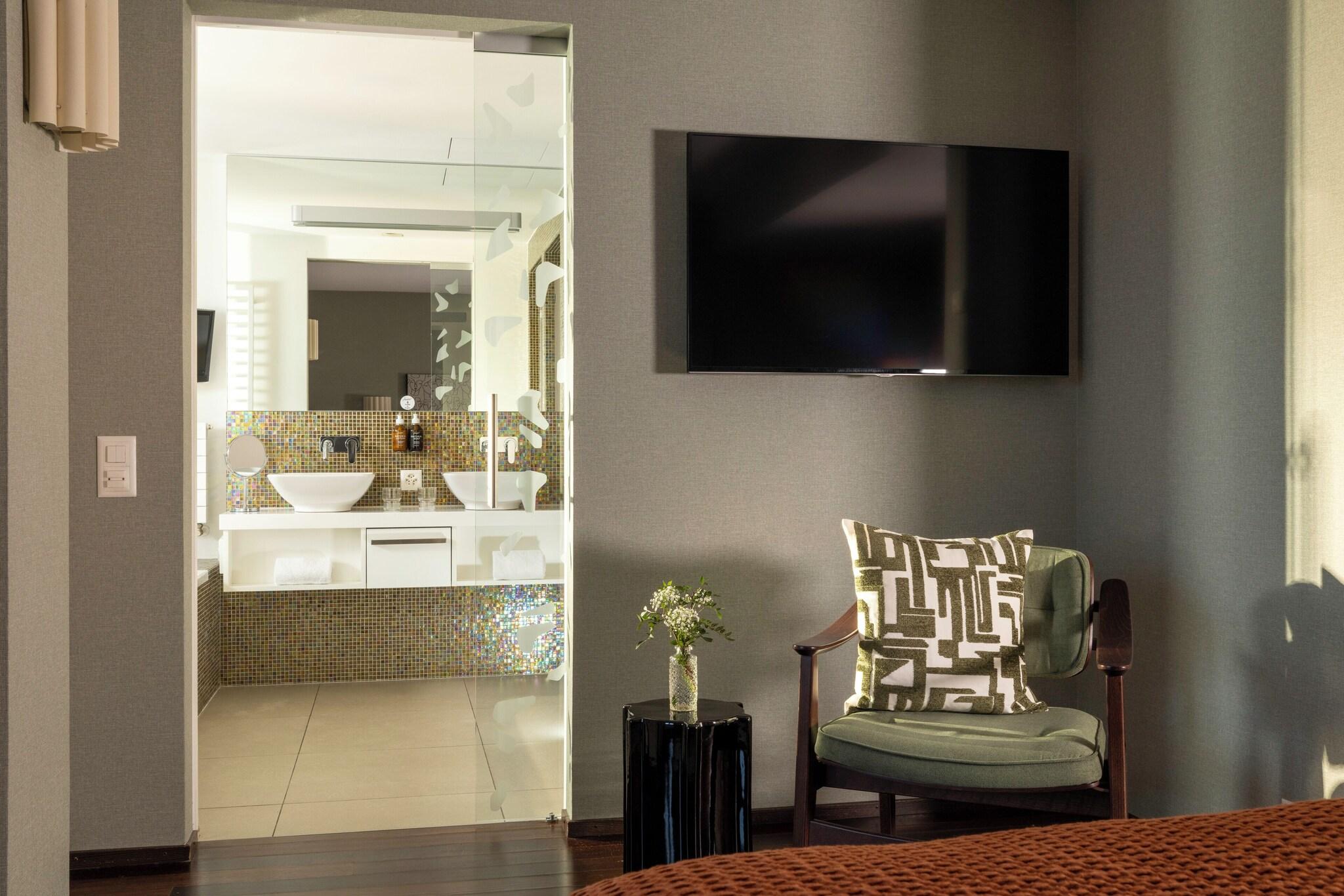 Junior Suite King Size Bed