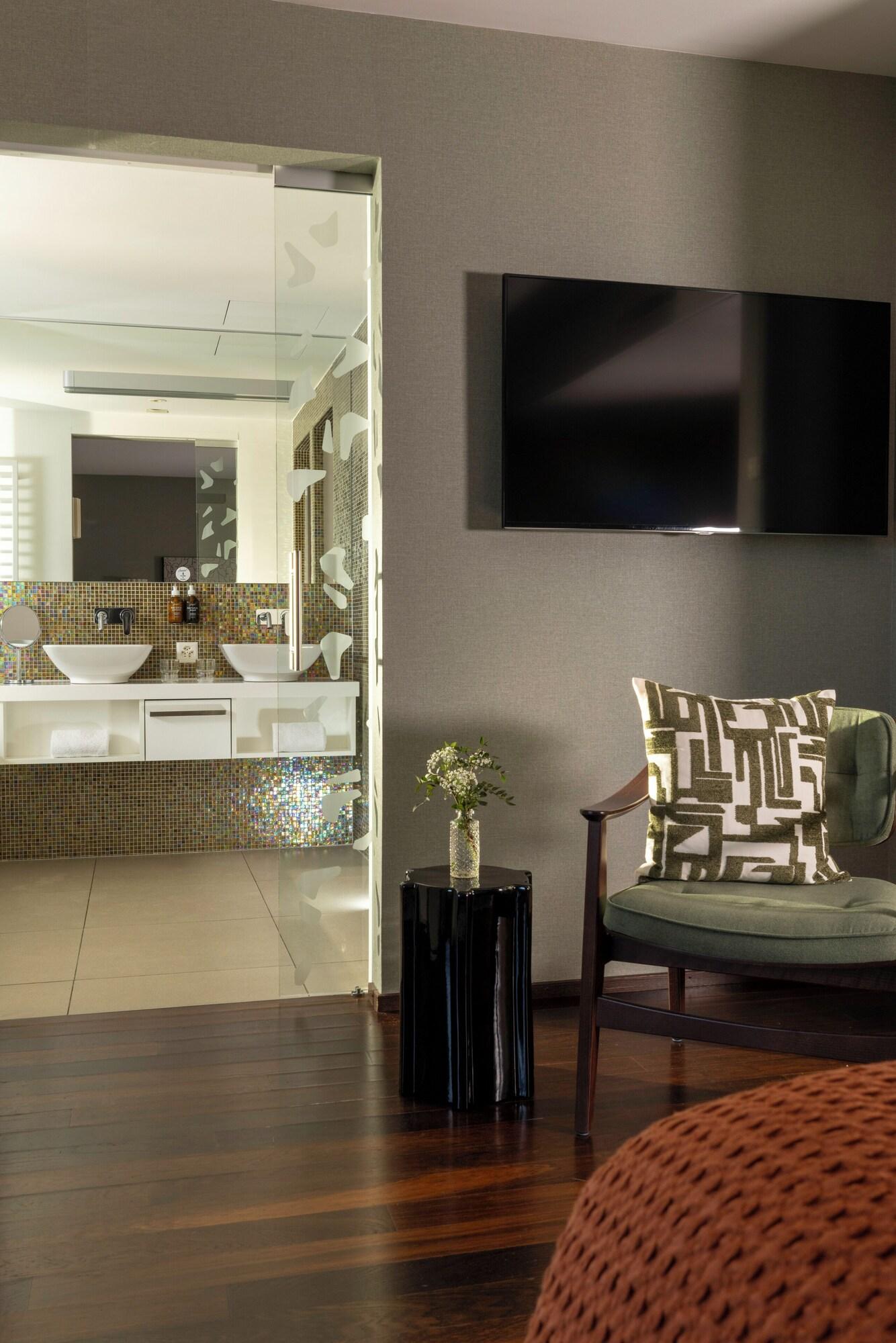 Junior Suite King Size Bed