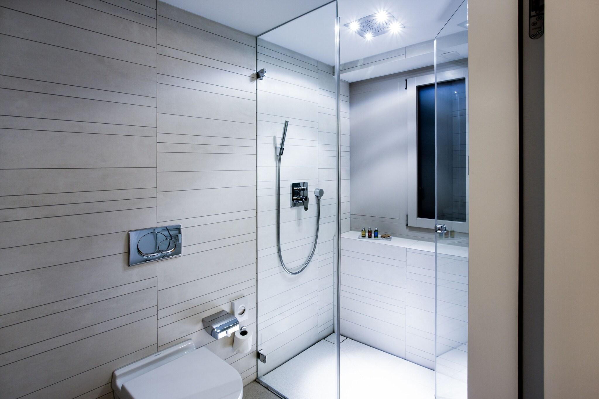 Double Queen Size Bed