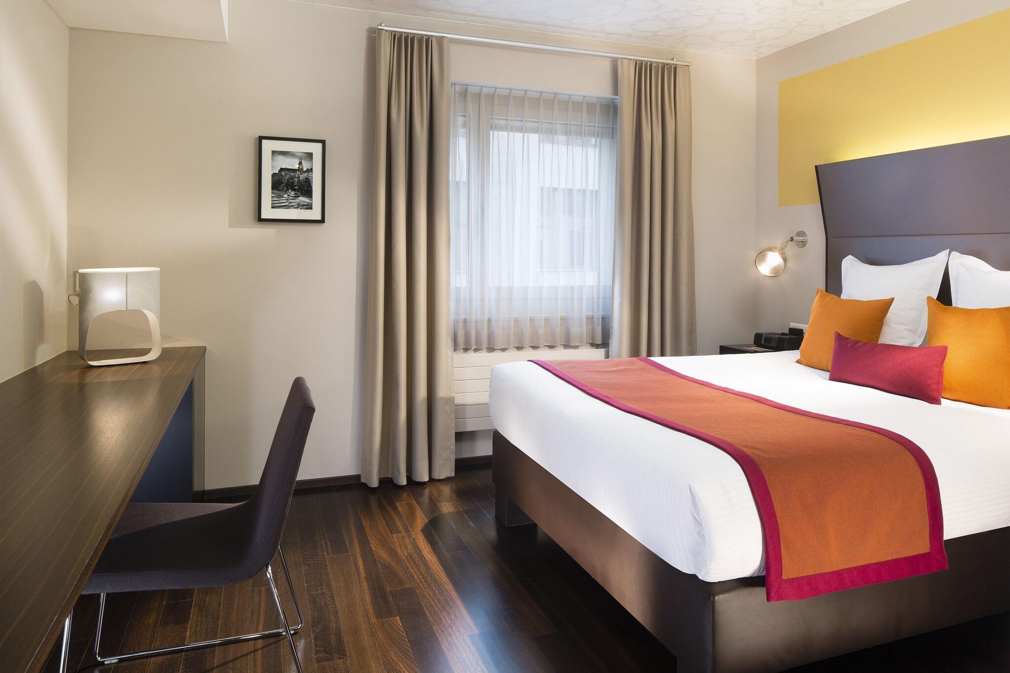 Double Deluxe Queen Bed