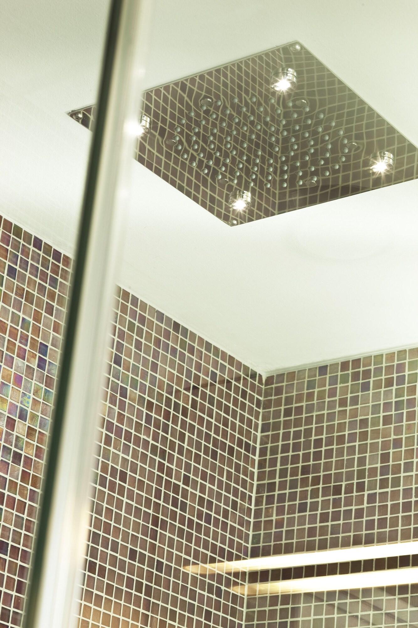 Double Deluxe Queen Bed