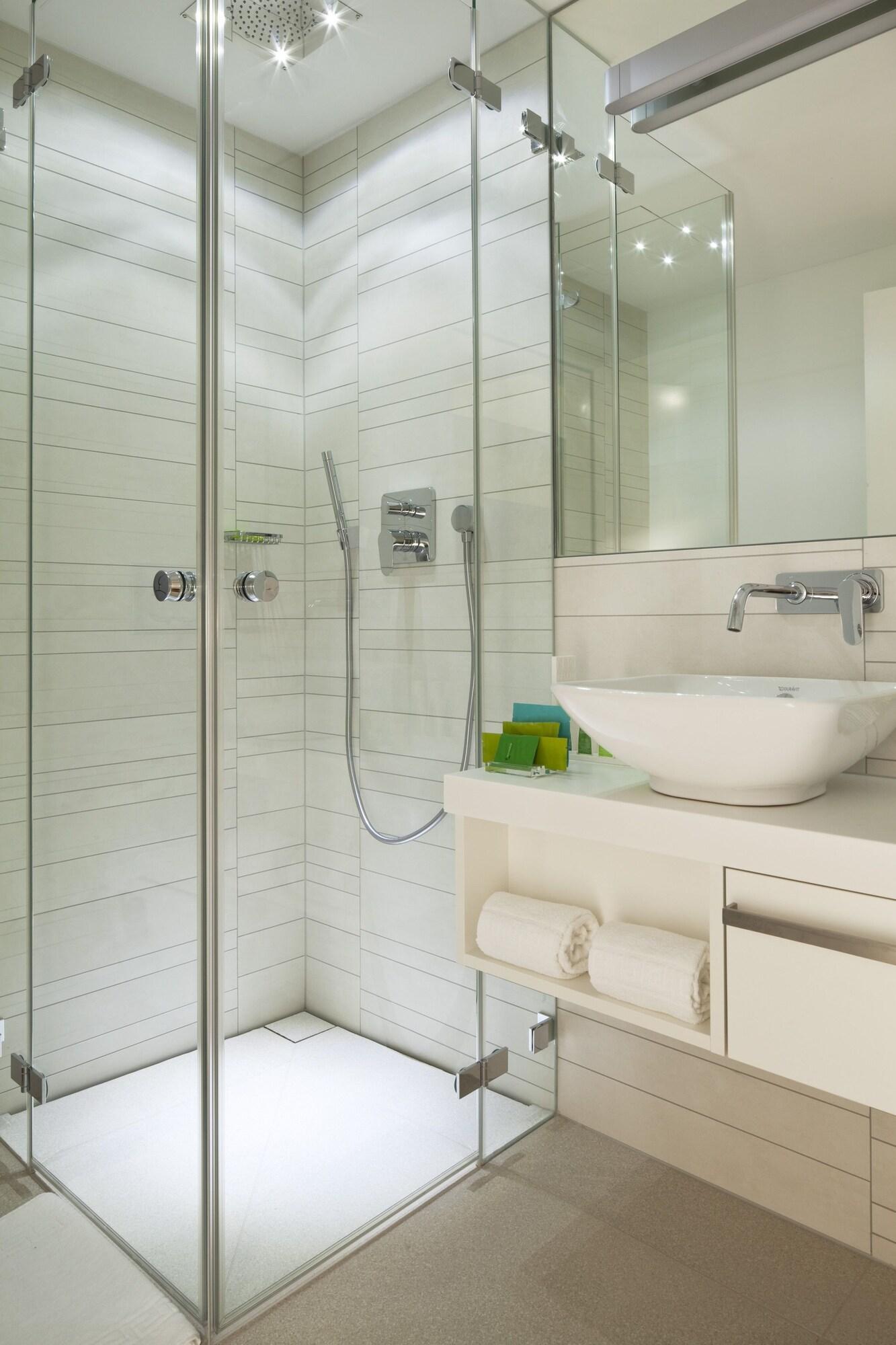 Double Deluxe Queen Bed