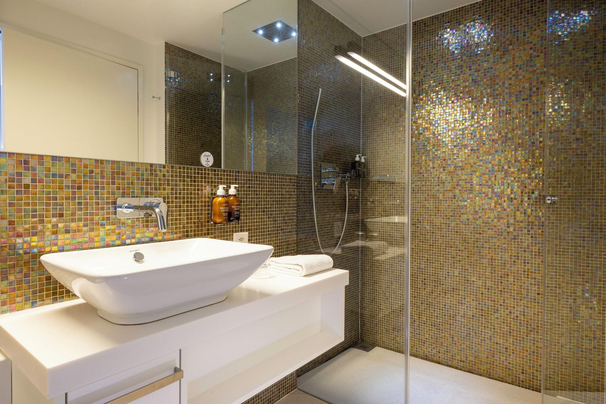 Double Deluxe Queen Bed