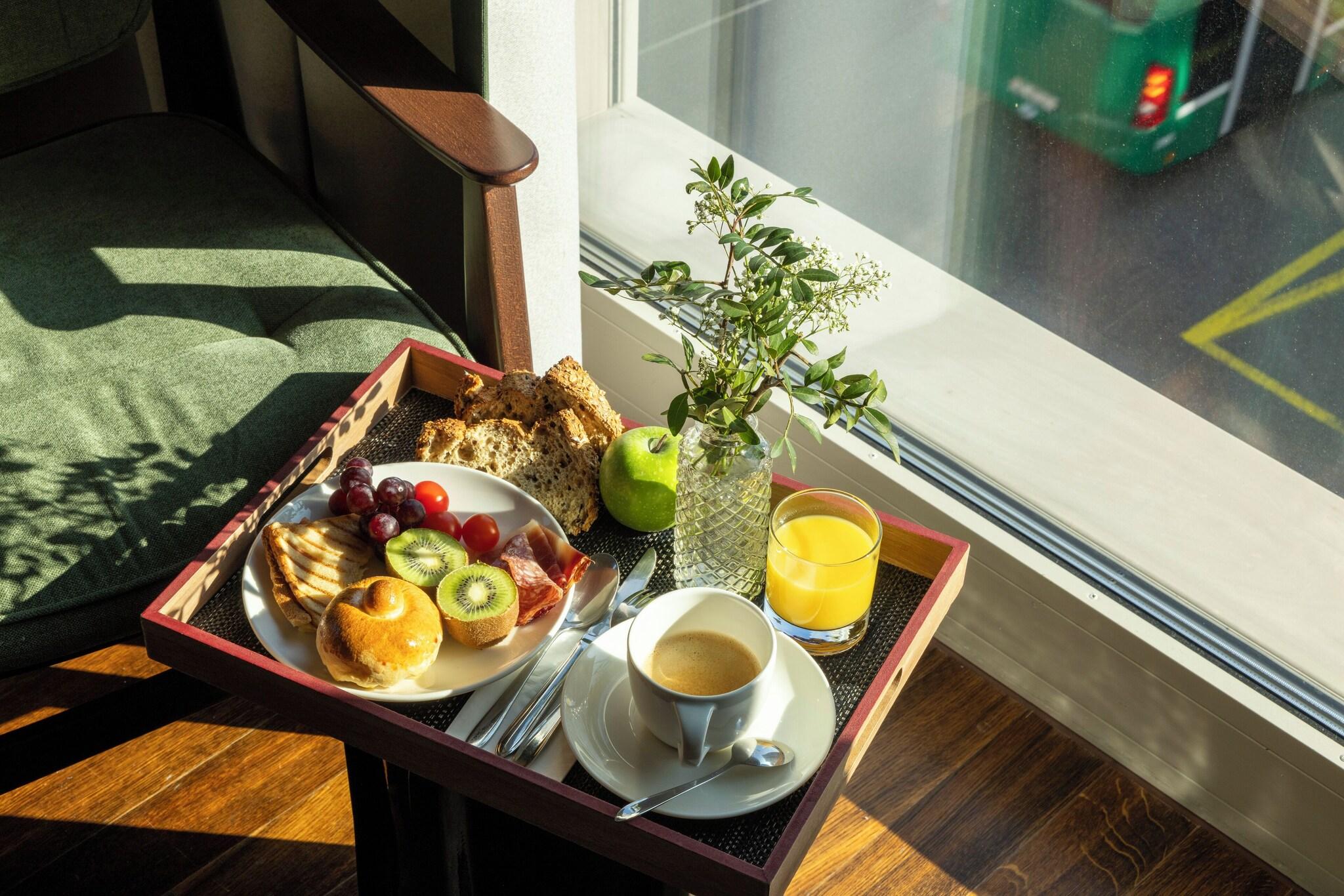 Double Deluxe Queen Bed