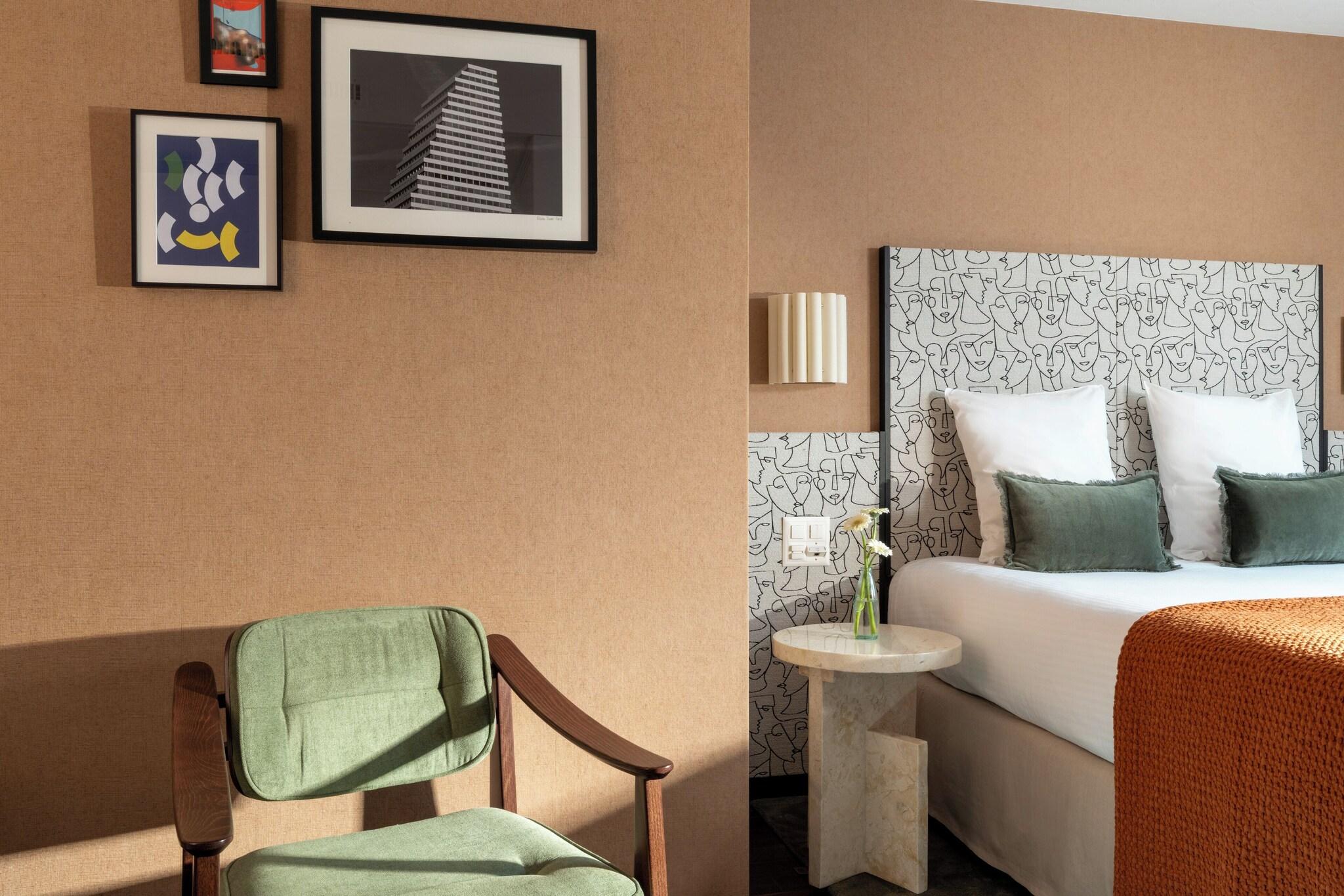 Double Deluxe Queen Bed