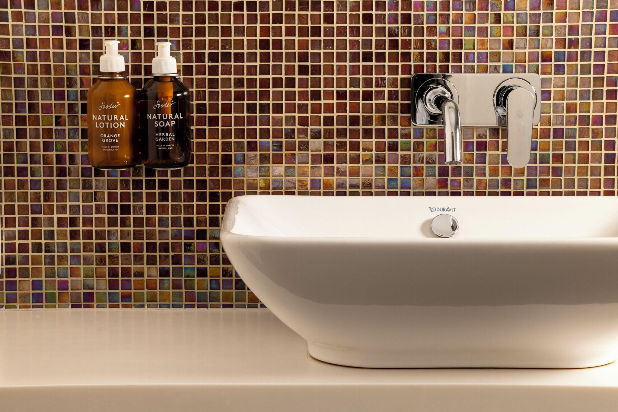 Double Deluxe Queen Bed