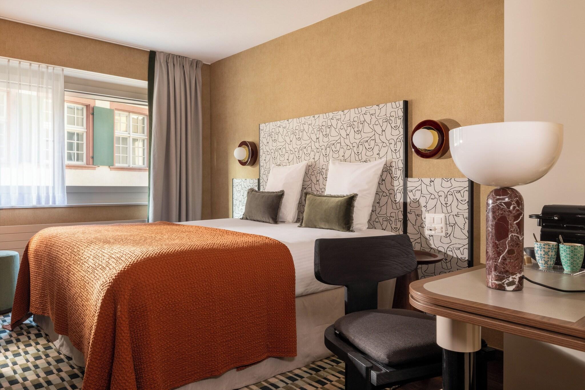 Double Deluxe Queen Bed