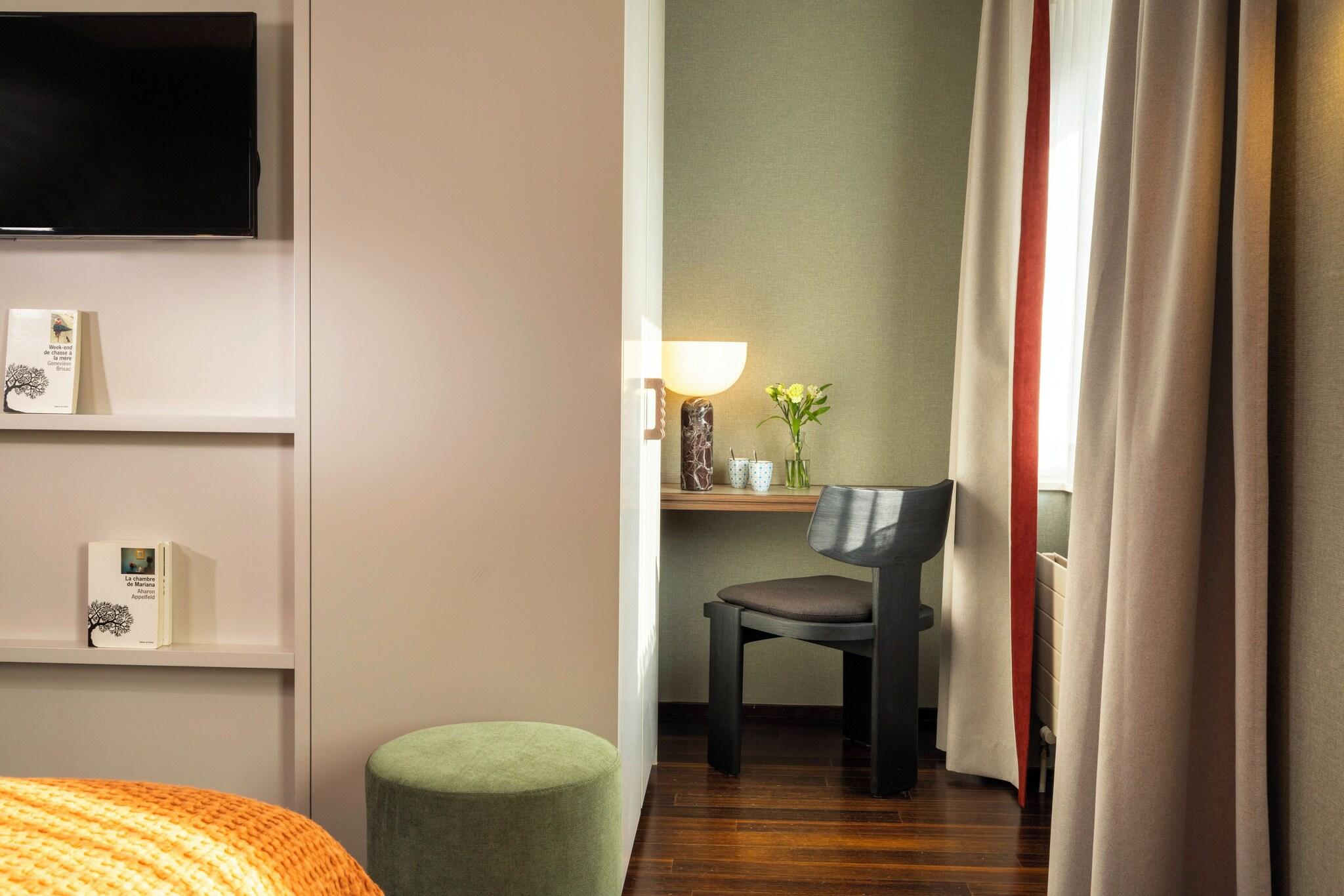 Double Deluxe Queen Bed