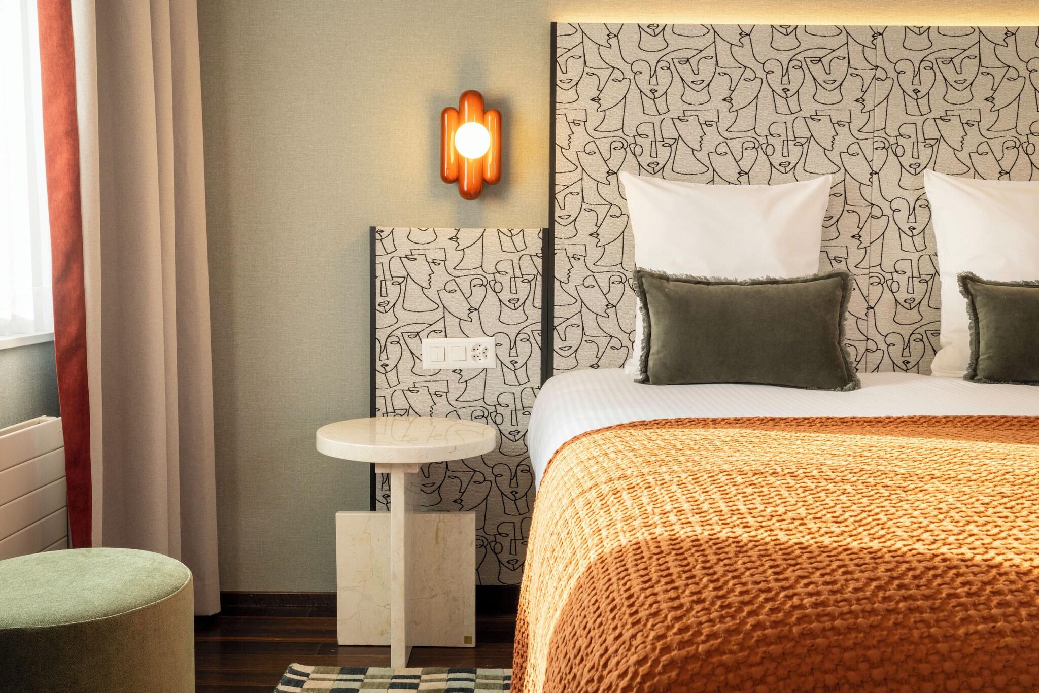 Double Deluxe Queen Bed