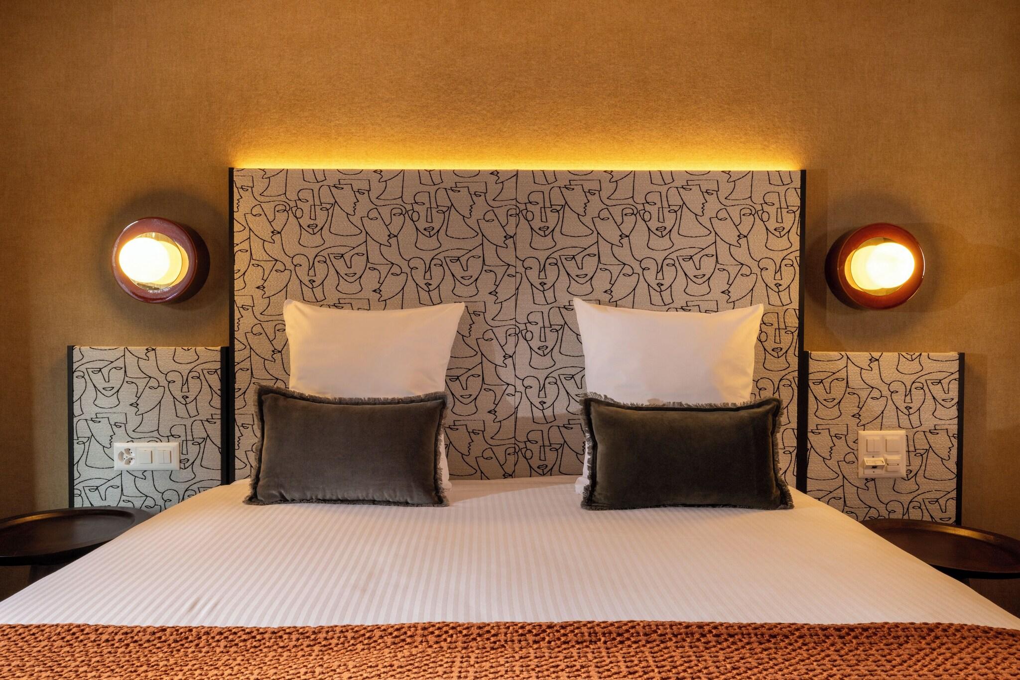 Double Queen Size Bed