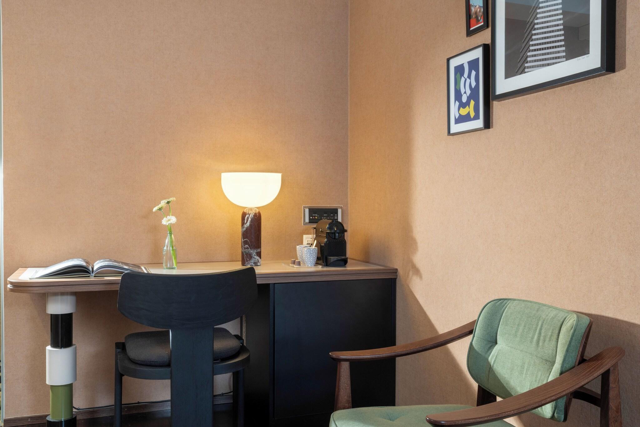 Double Deluxe Queen Bed