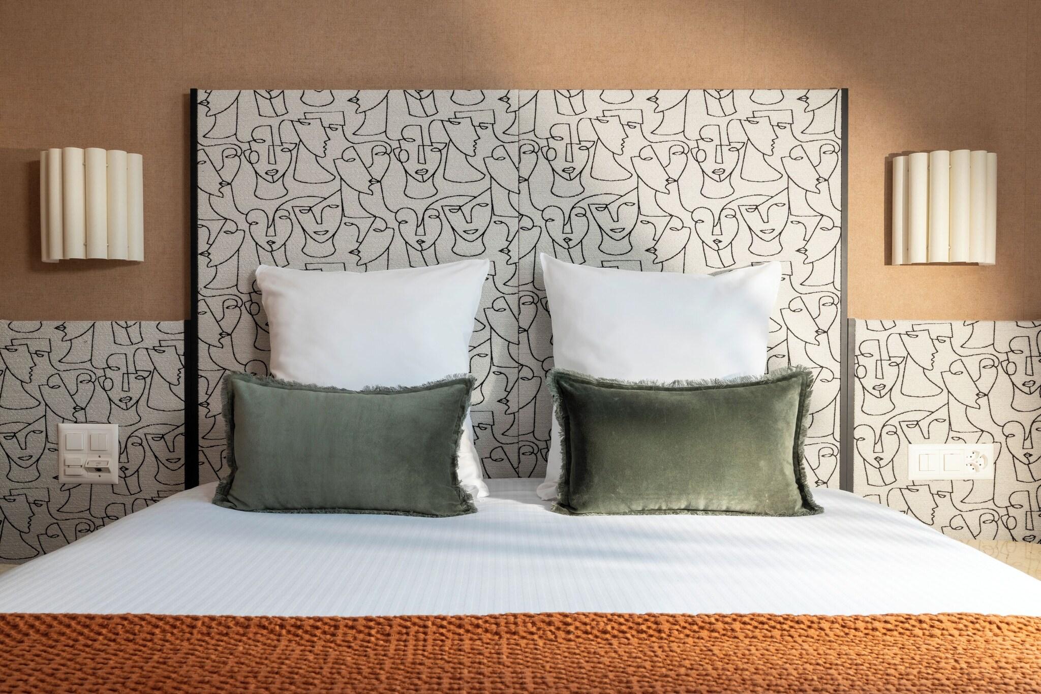 Double Deluxe Queen Bed