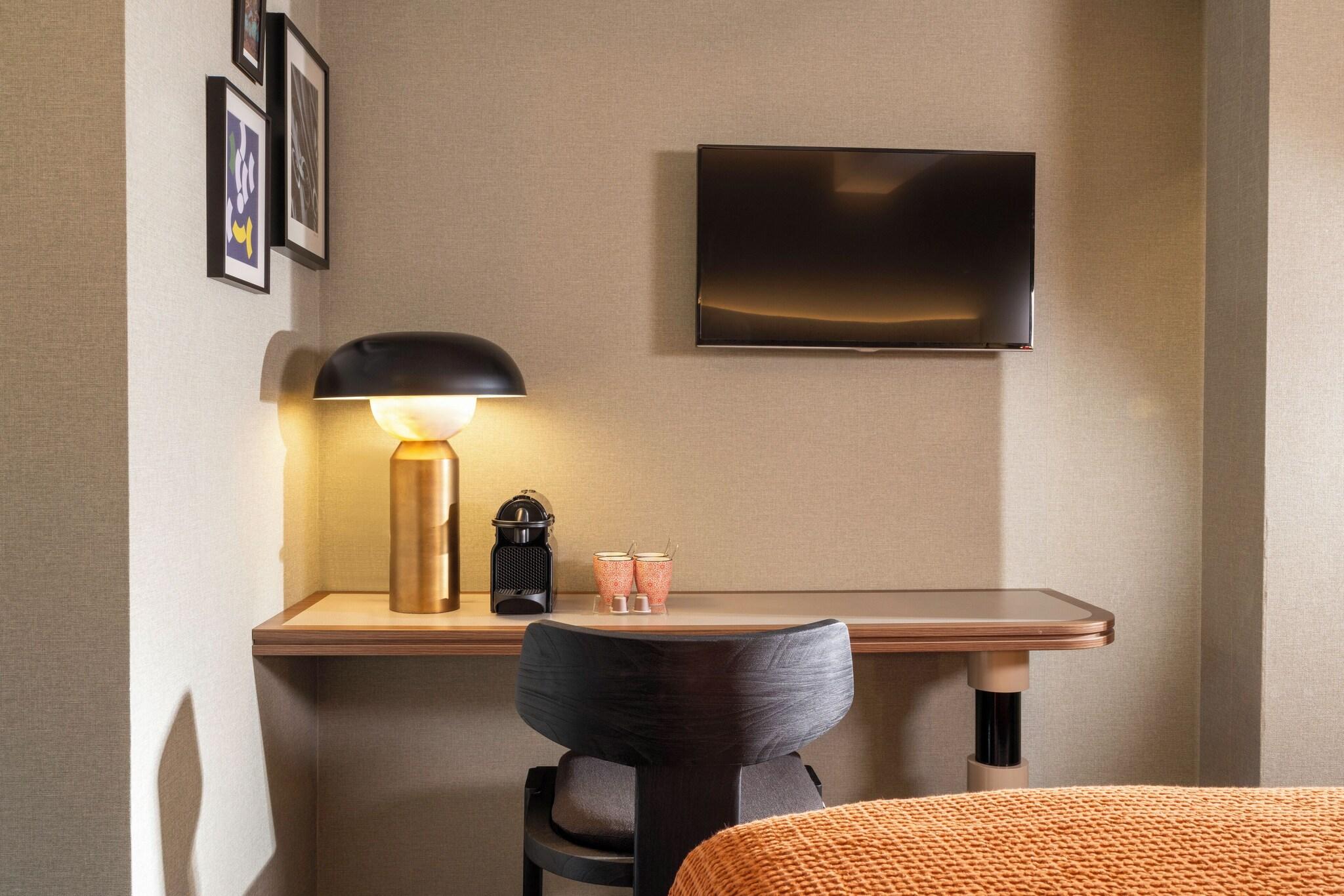 Double Deluxe Queen Bed