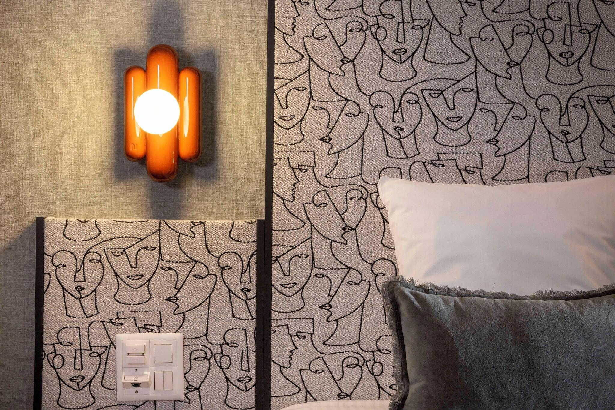 Double Deluxe Queen Bed