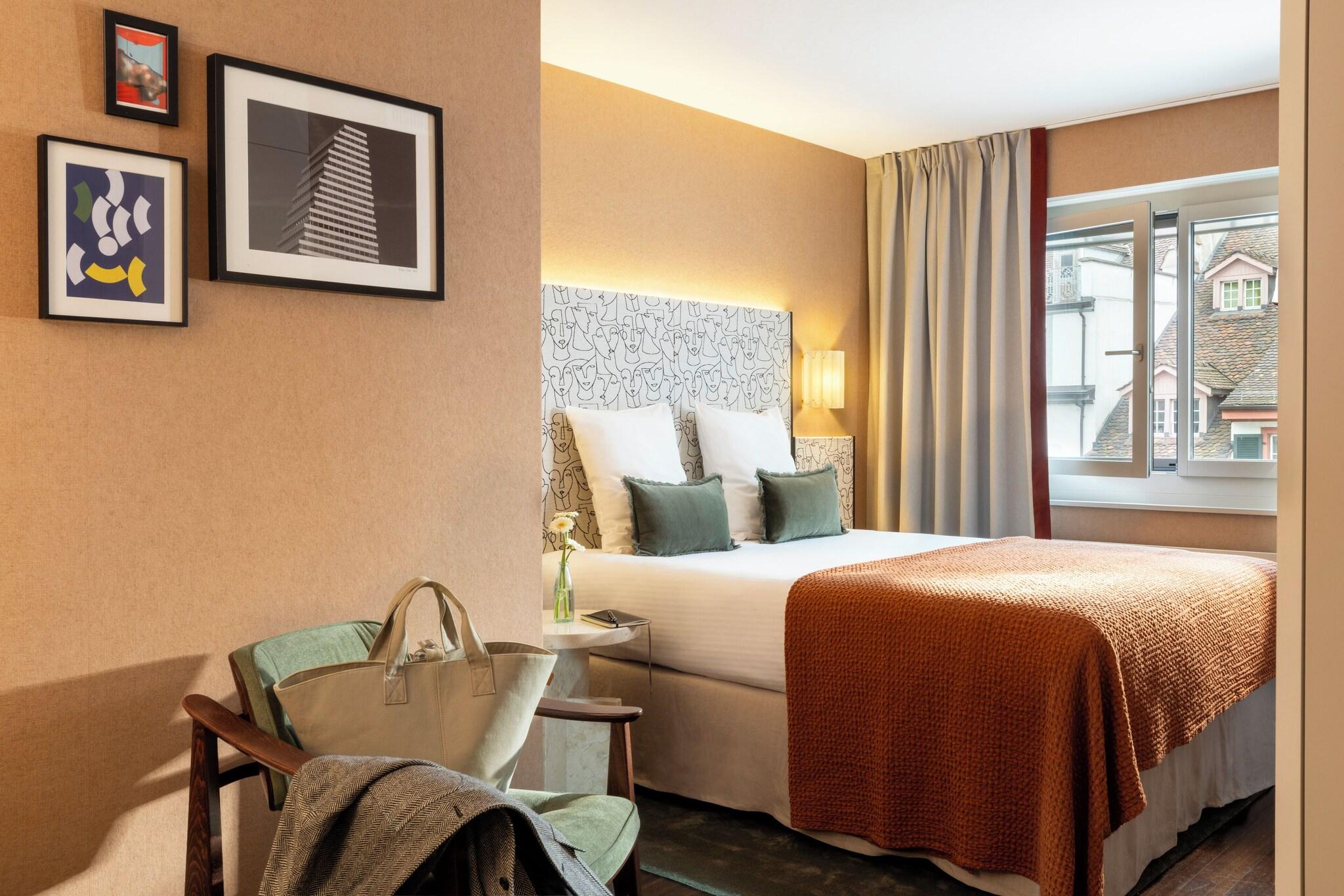 Double Deluxe Queen Bed