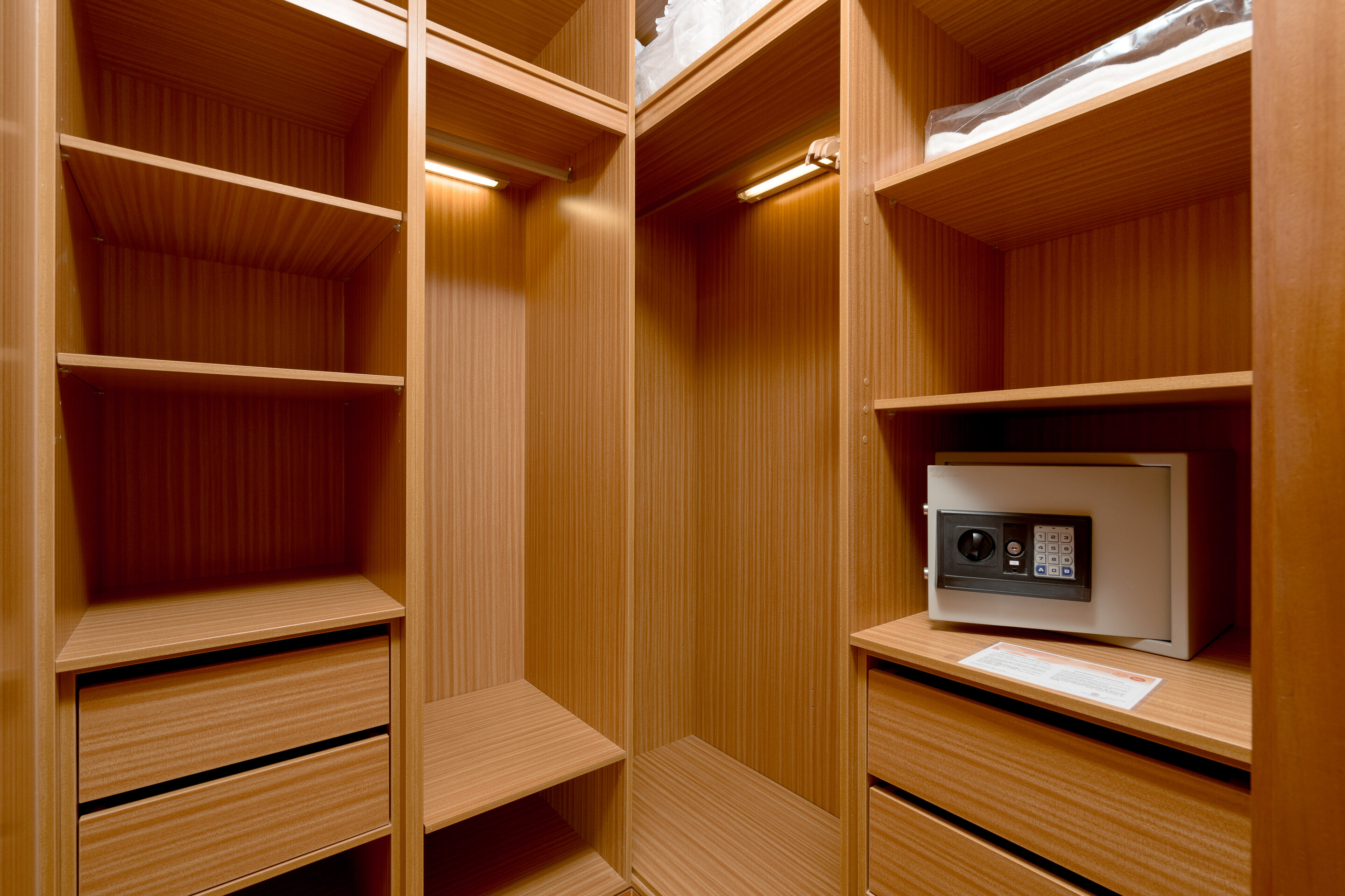 Apartment Deluxe Two Double Beds