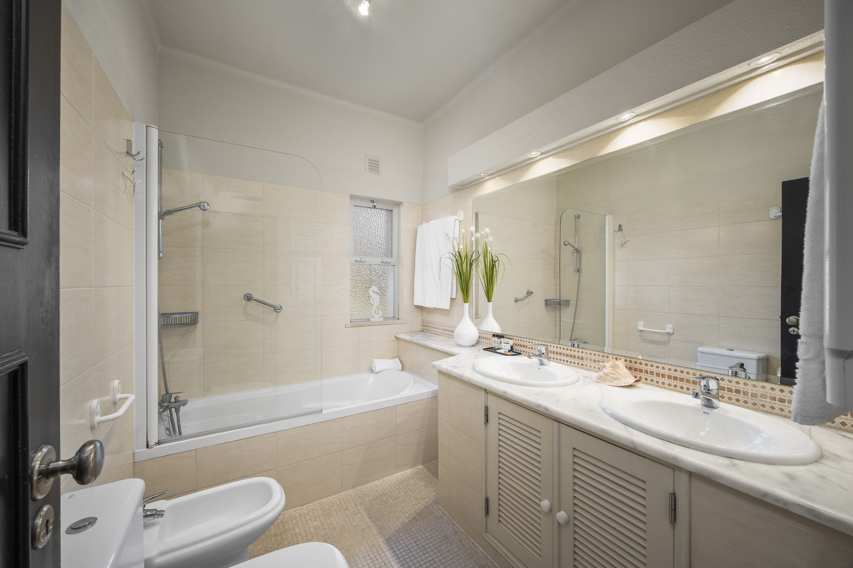 Apartment Three Bedrooms Two Bathrooms