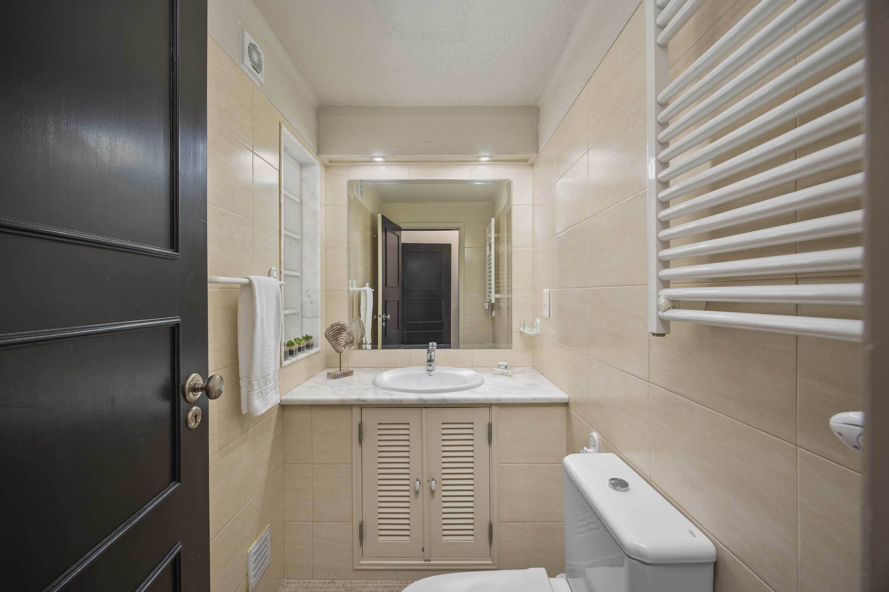 Apartment Three Bedrooms Two Bathrooms