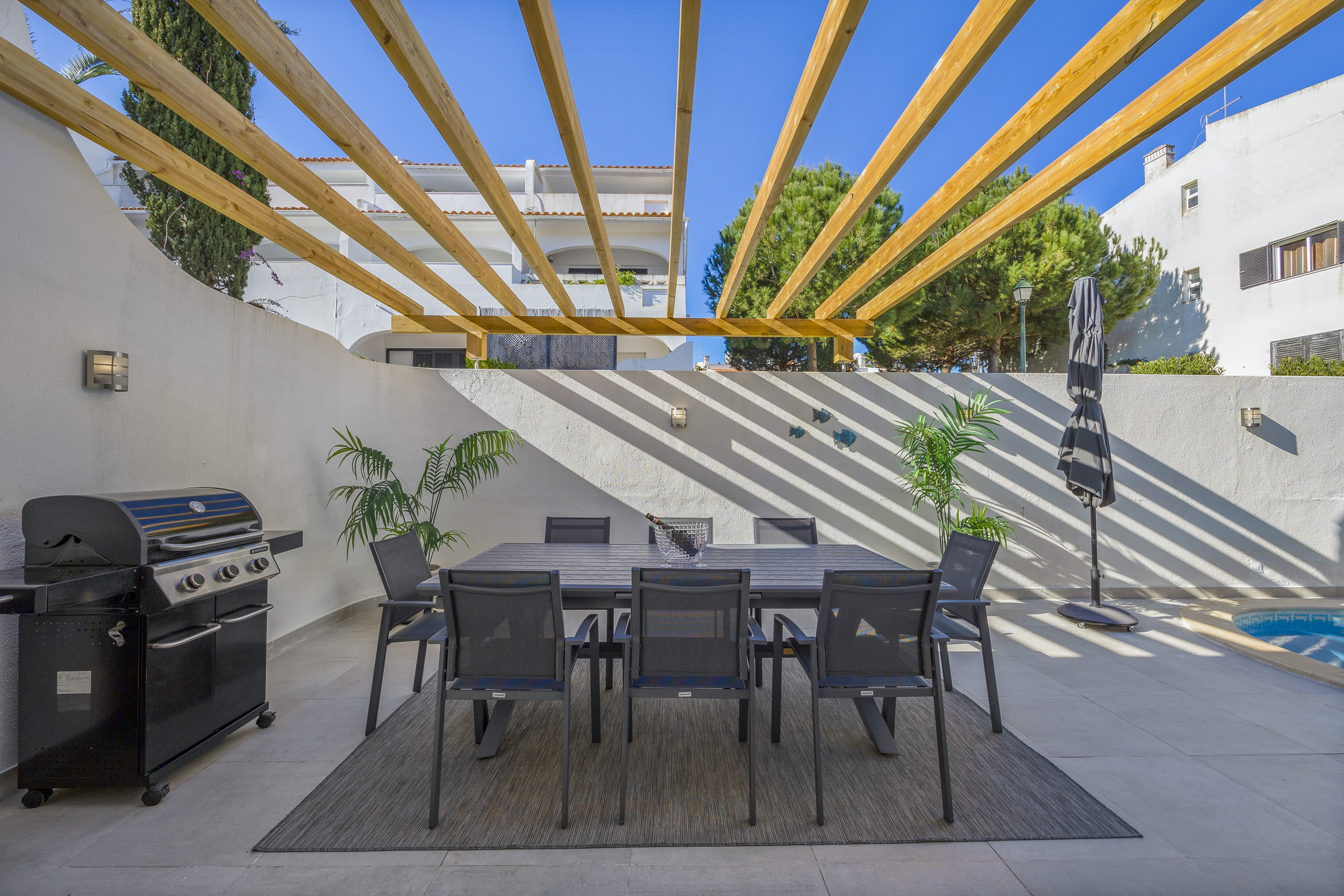 Apartment Three Bedrooms Two Bathrooms