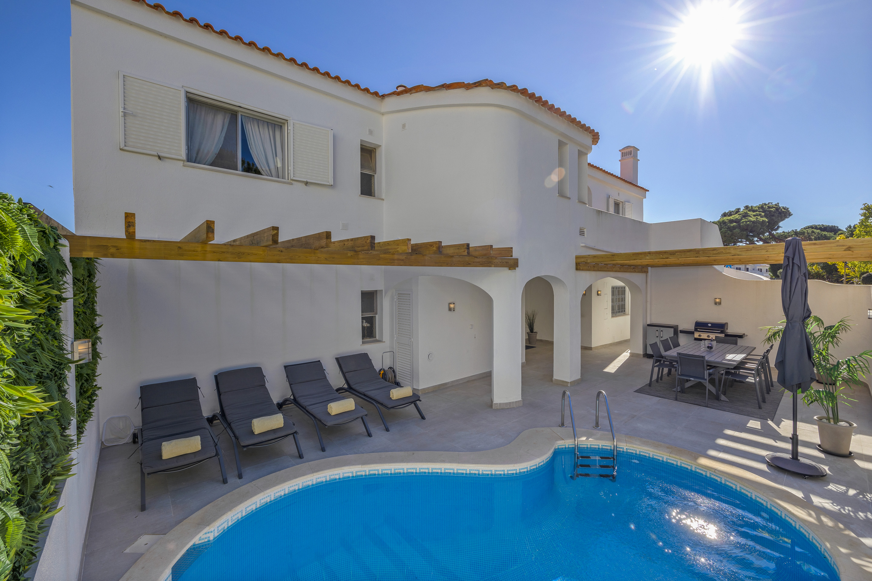 Apartment Three Bedrooms Two Bathrooms