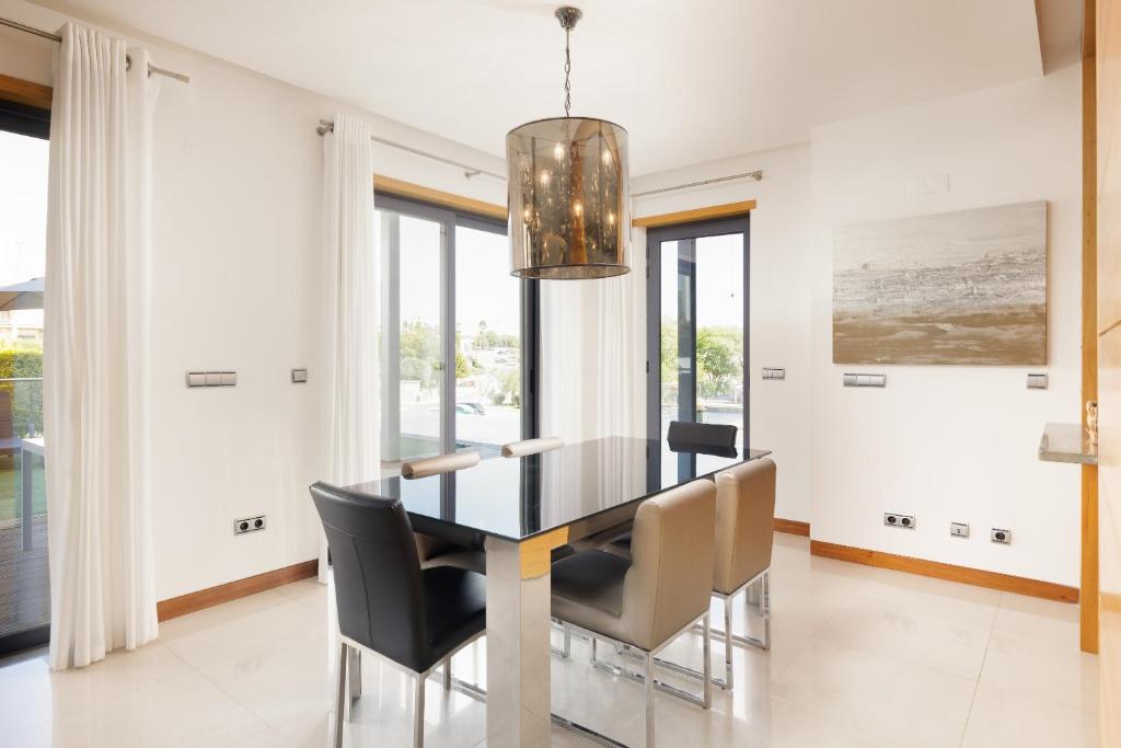 Apartment Deluxe with Private Pool