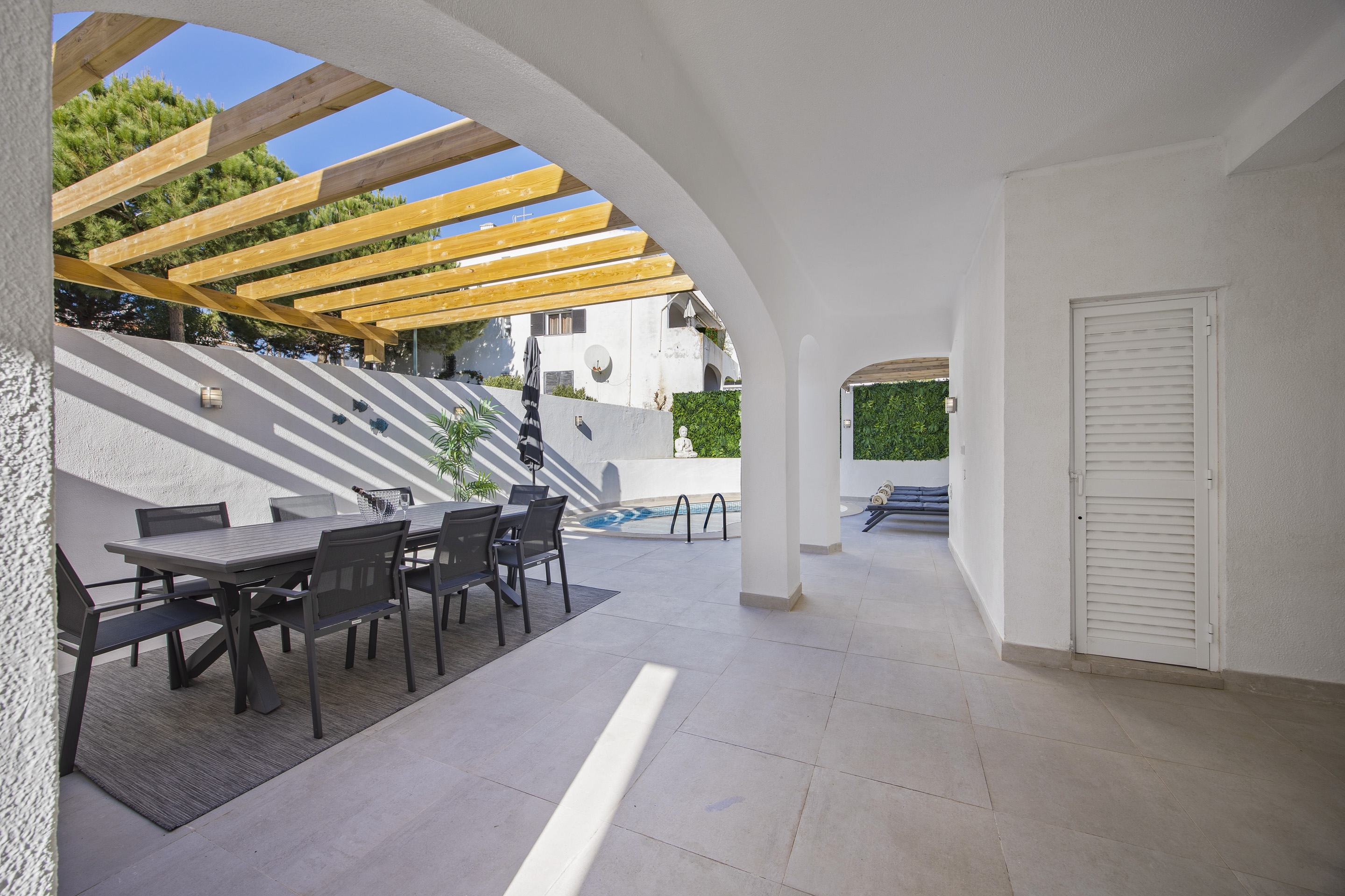 Apartment Three Bedrooms Two Bathrooms