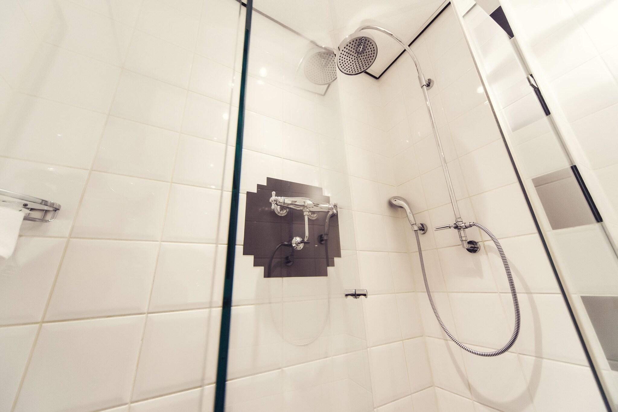 Double Deluxe Two Beds