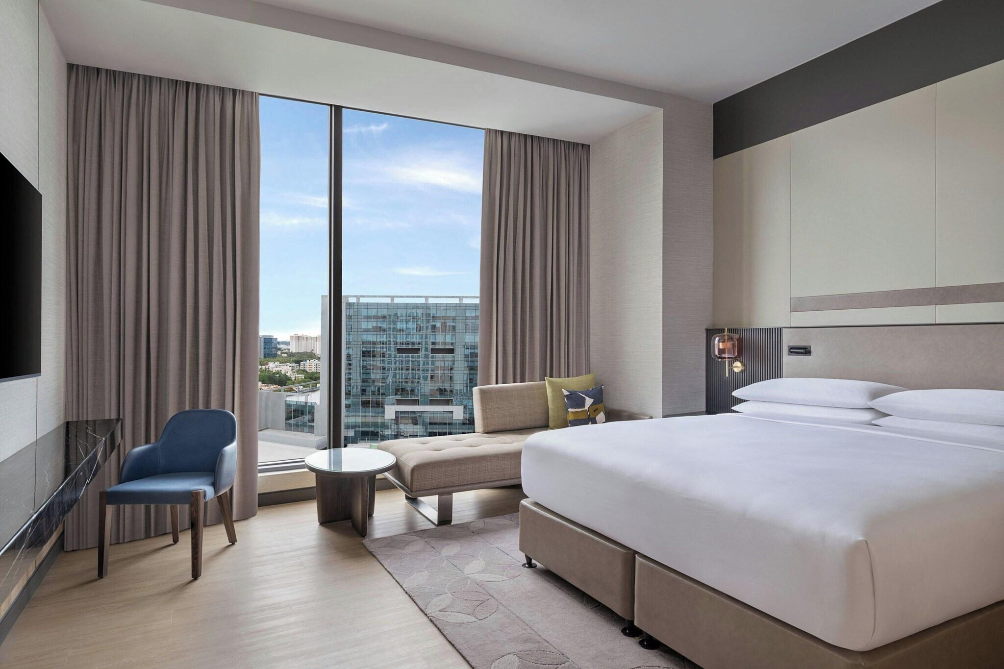Suite King Size Bed