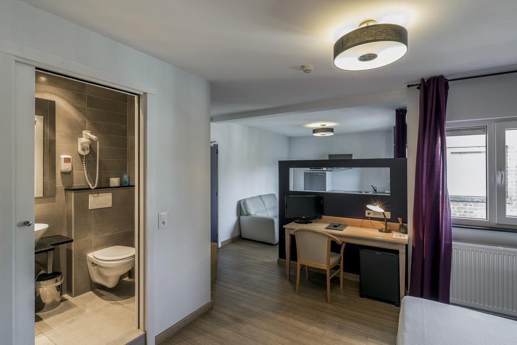 Twin with Kitchenette