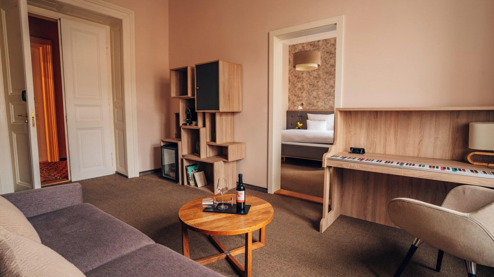 Junior Suite King Size Bed