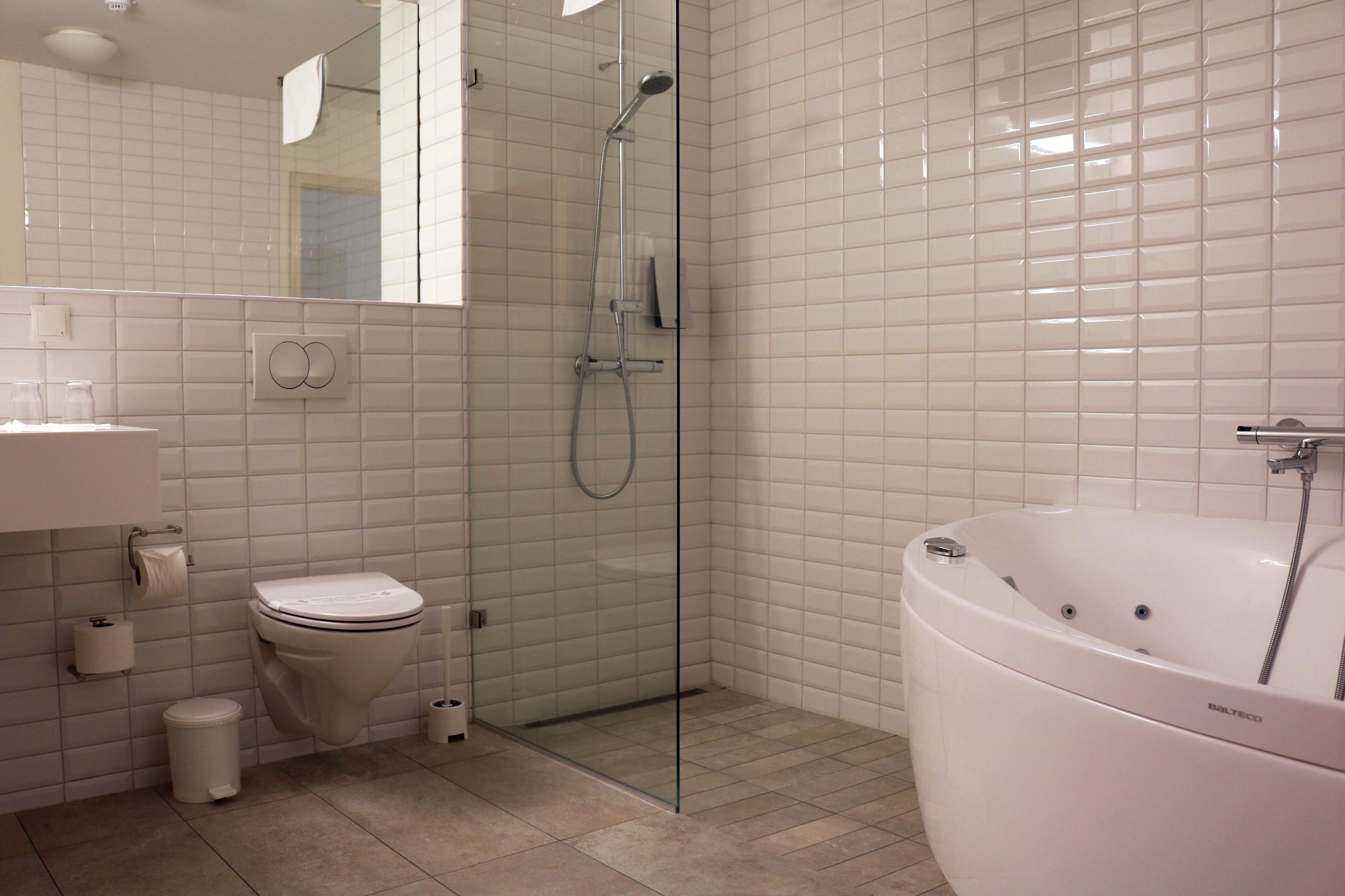 Double King Bed One Bedroom 