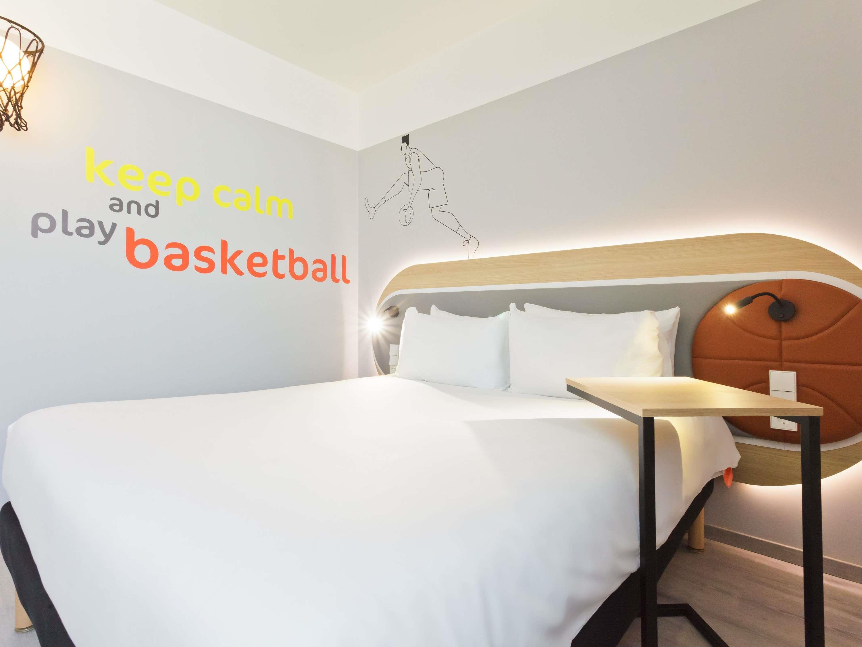 Double Queen Size Bed