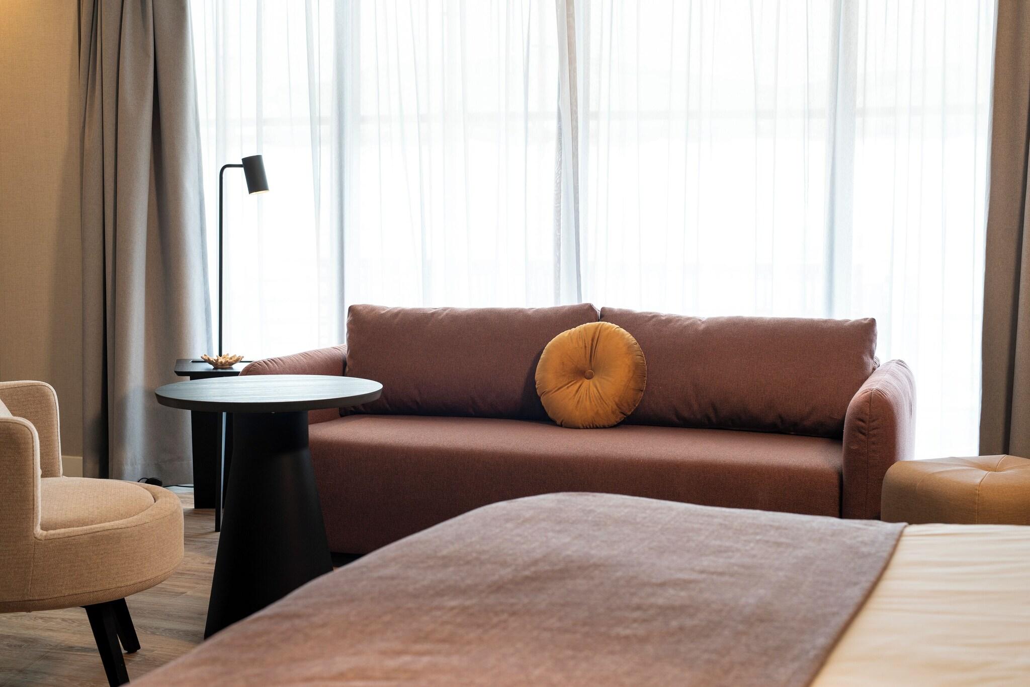 Family Room King Size Bed