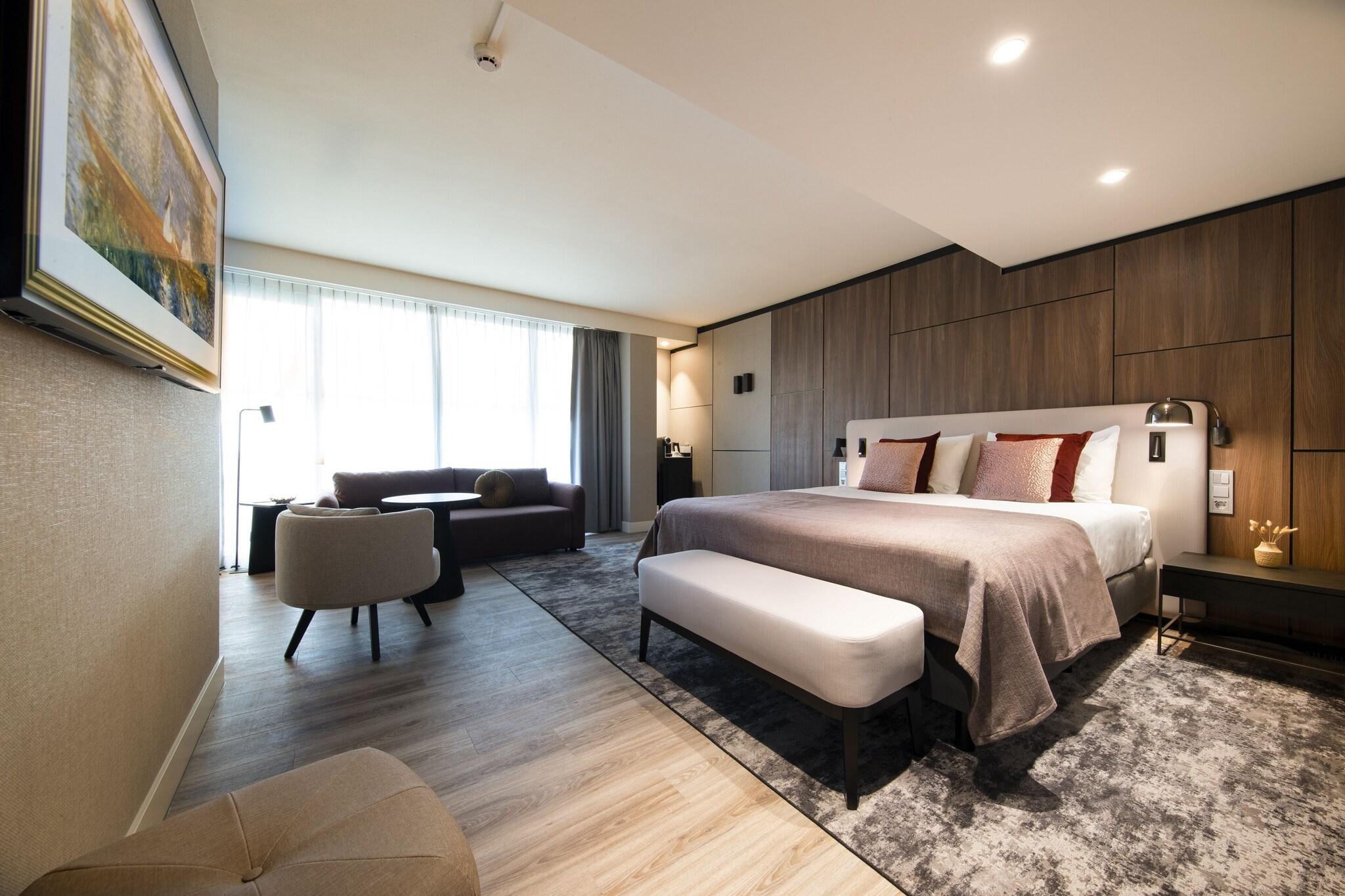 Family Room King Size Bed