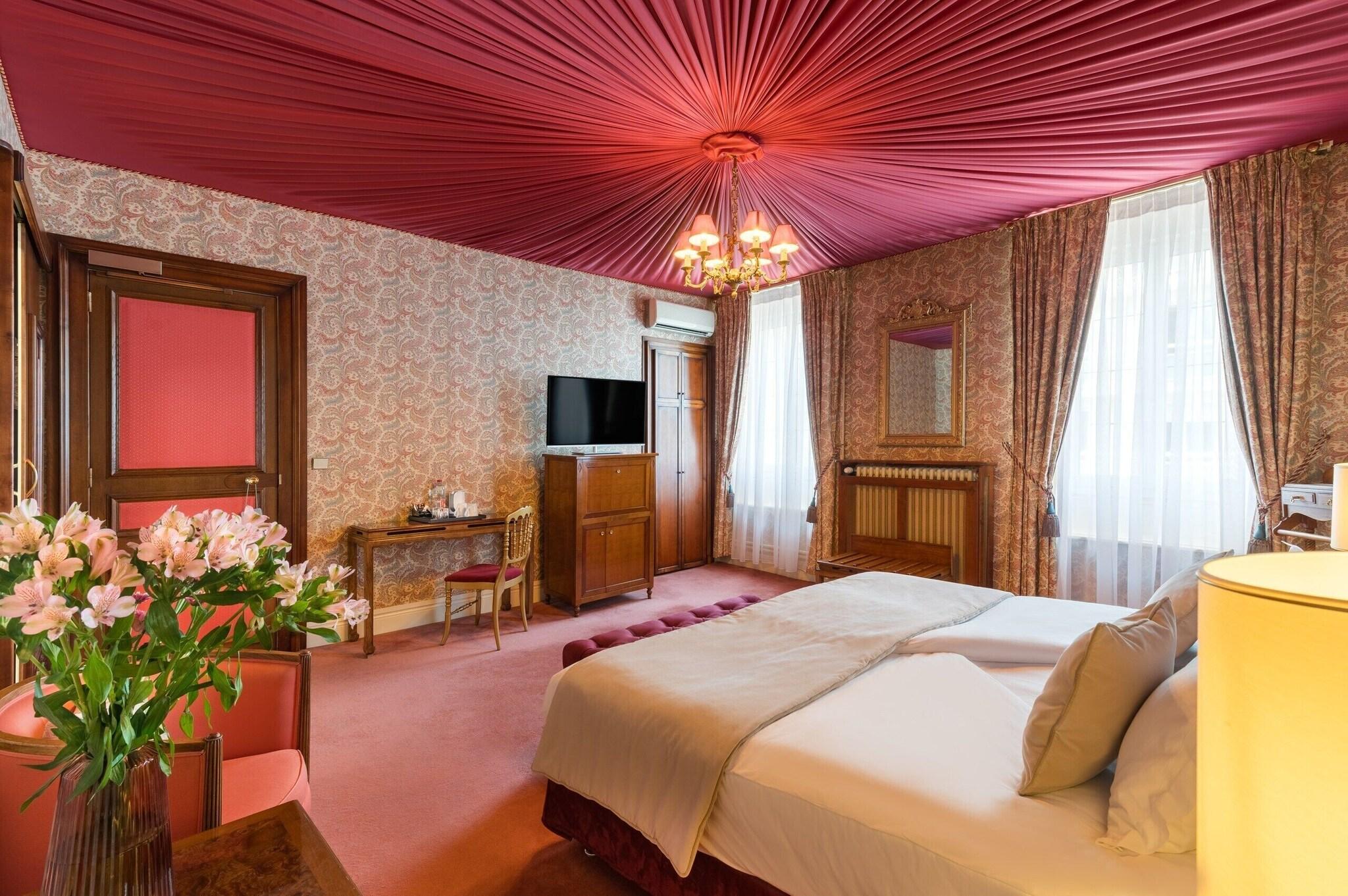 Double or Twin Deluxe Two Beds